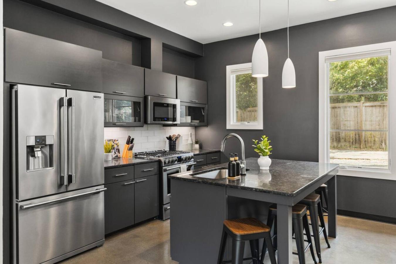 Holiday home Rooftop Patio With Parking Walk To Belmont And 12 South *