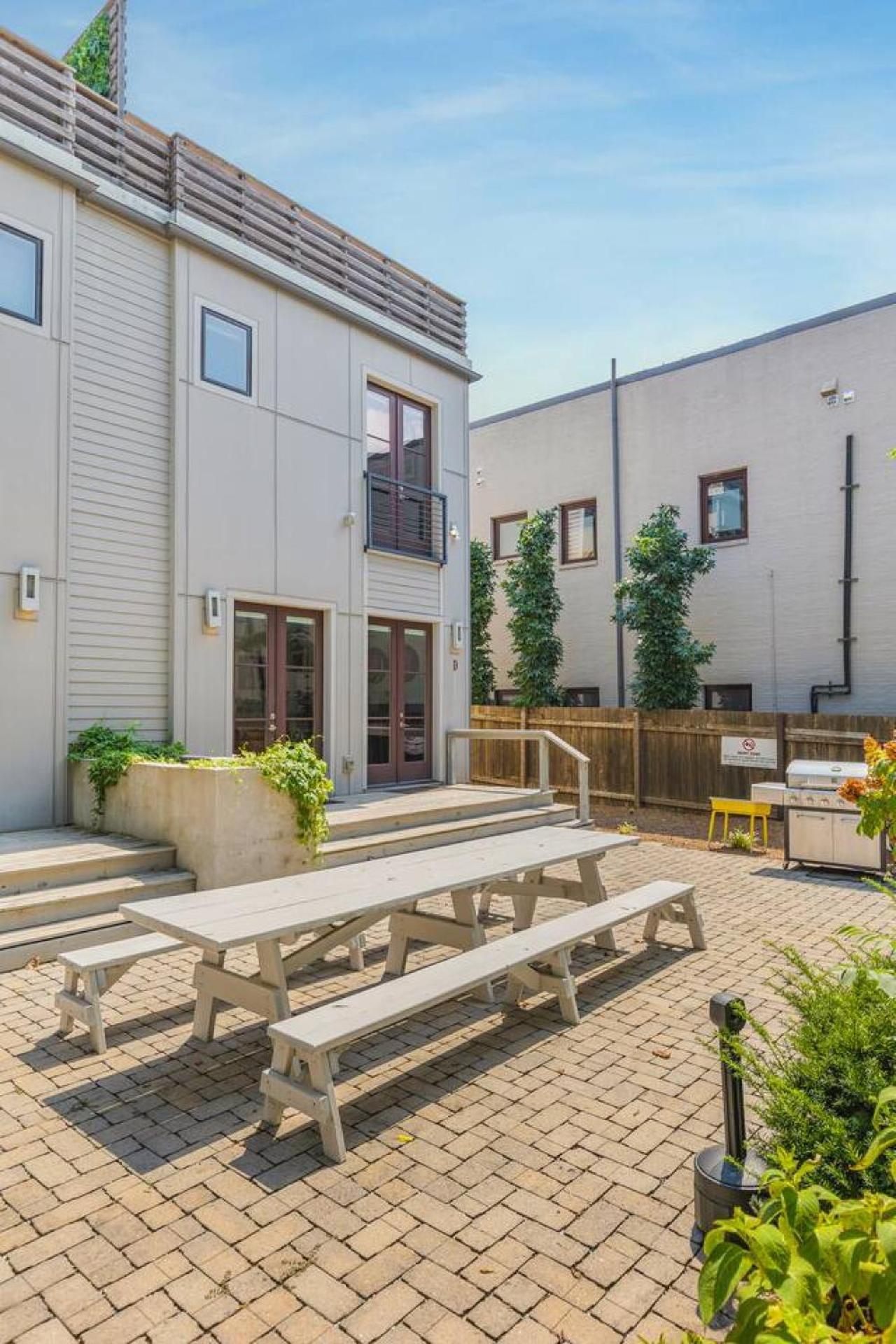 Holiday home Rooftop Patio With Parking Walk To Belmont And 12 South Nashville