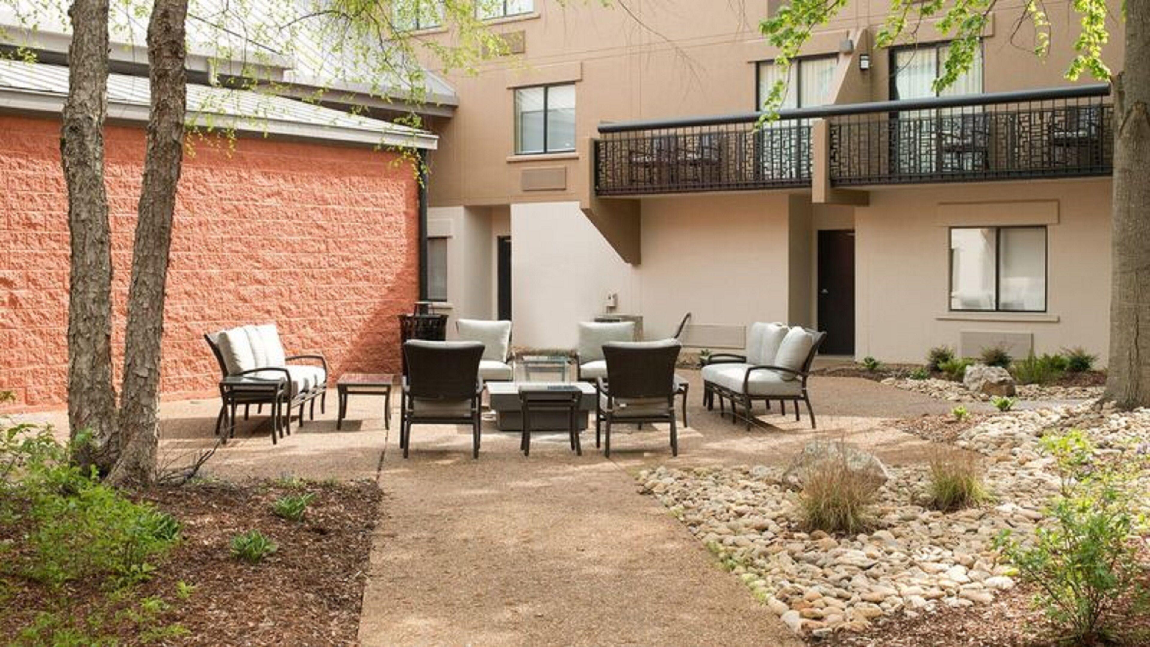 Hotel Express Airport By Ihg Nashville