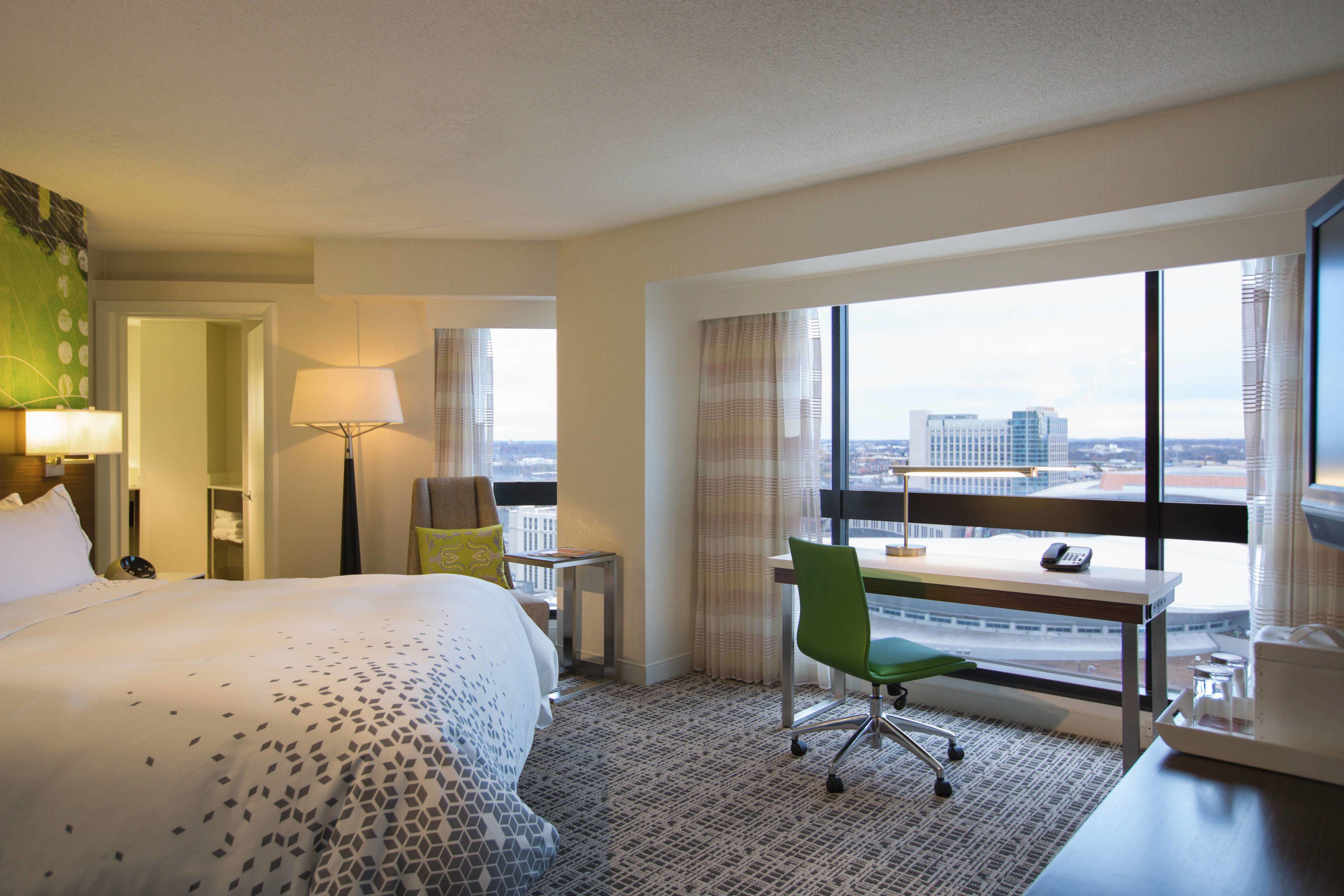 Renaissance Hotel 5*