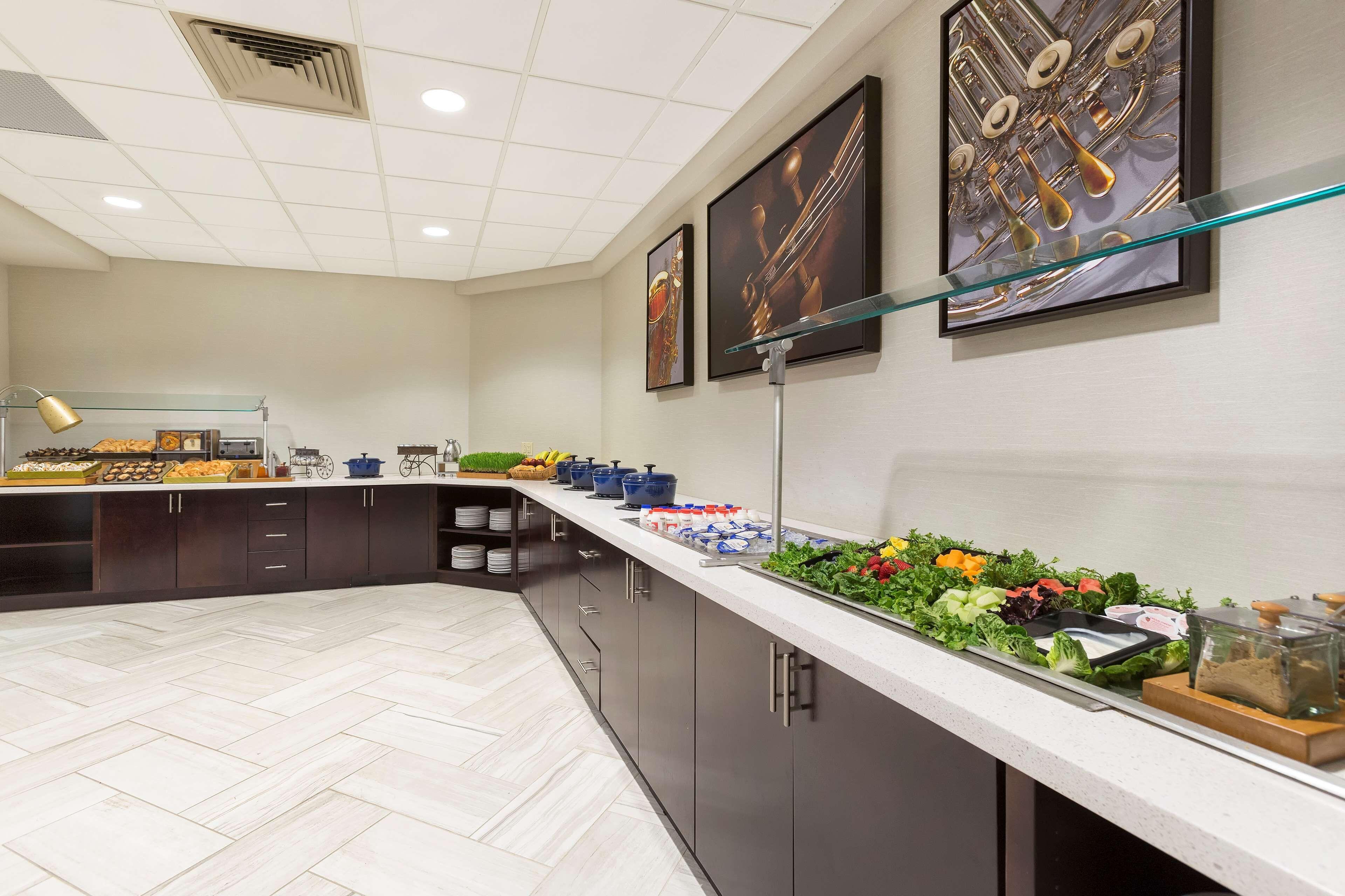 Hotel Doubletree By Hilton Airport