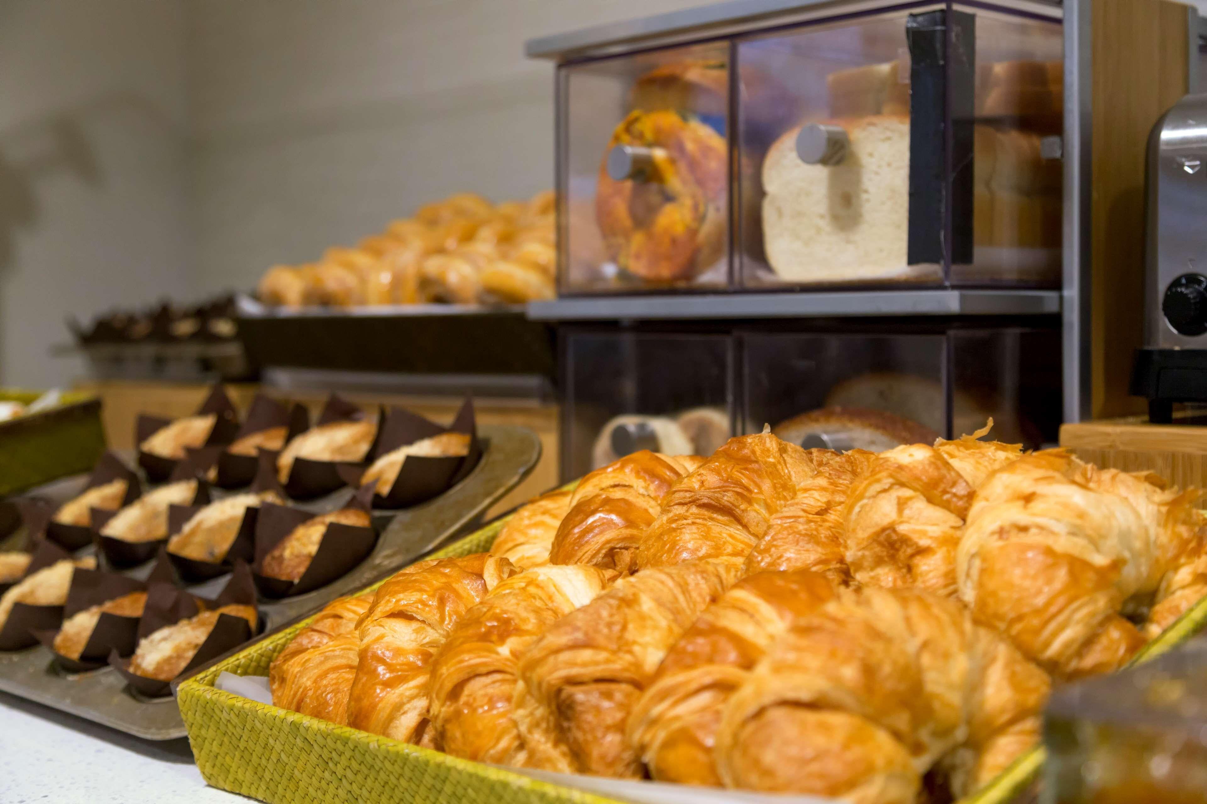 Doubletree By Hilton Airport 3*