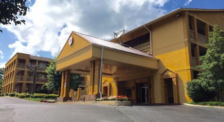 Red Lion & Airport Hotel 2*