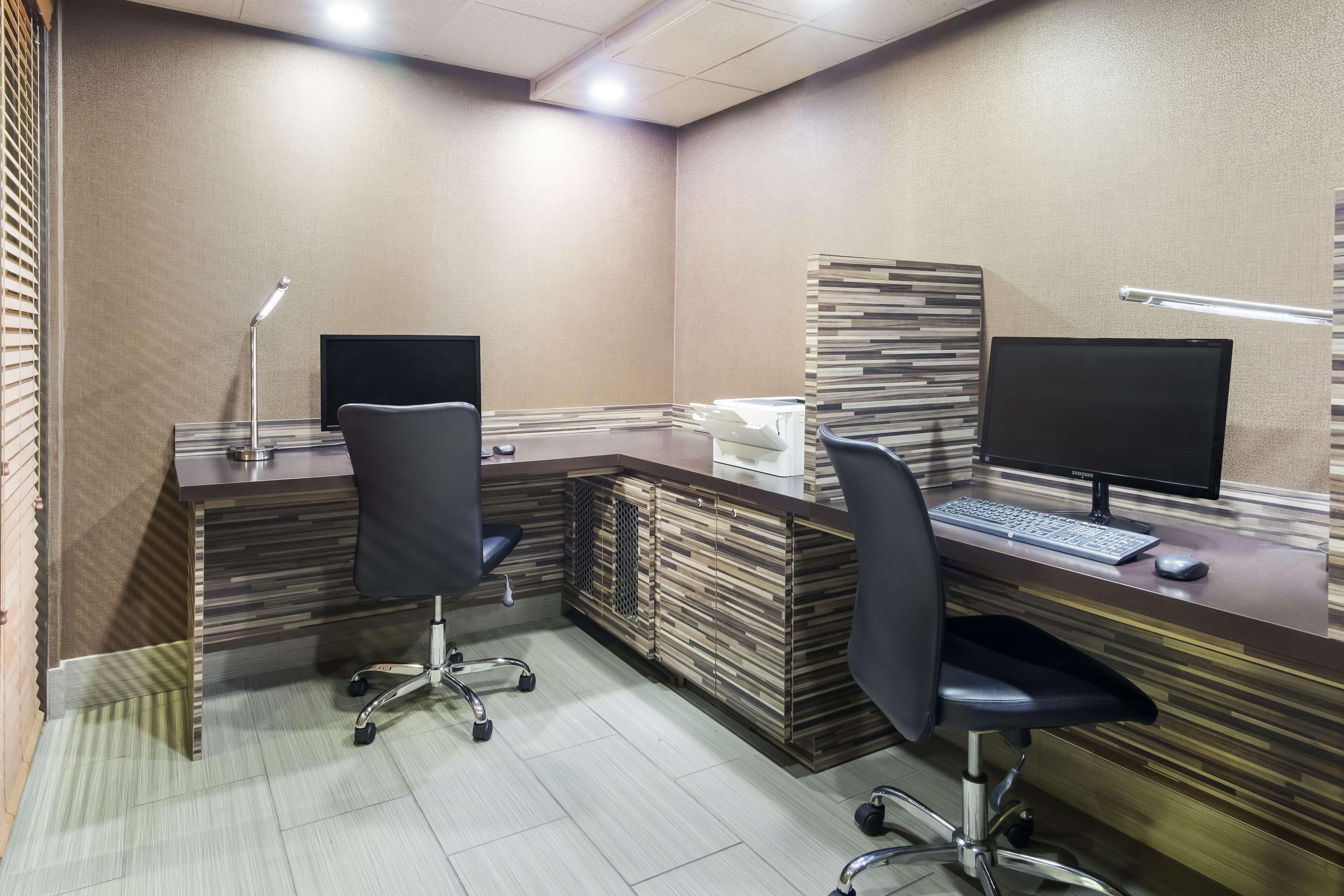 Western Near Opryland Nashville