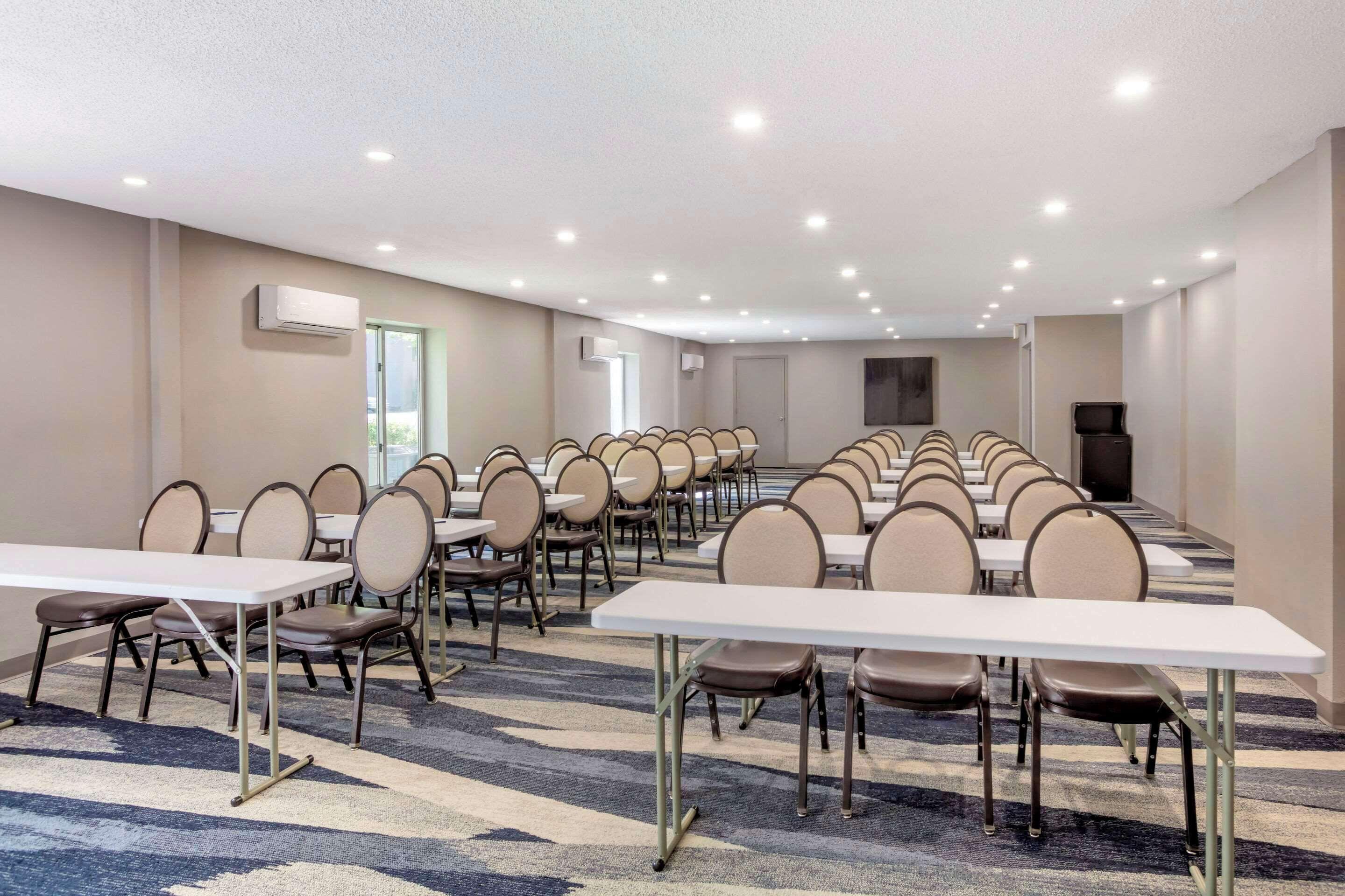 Comfort Airport - Bna Hotel