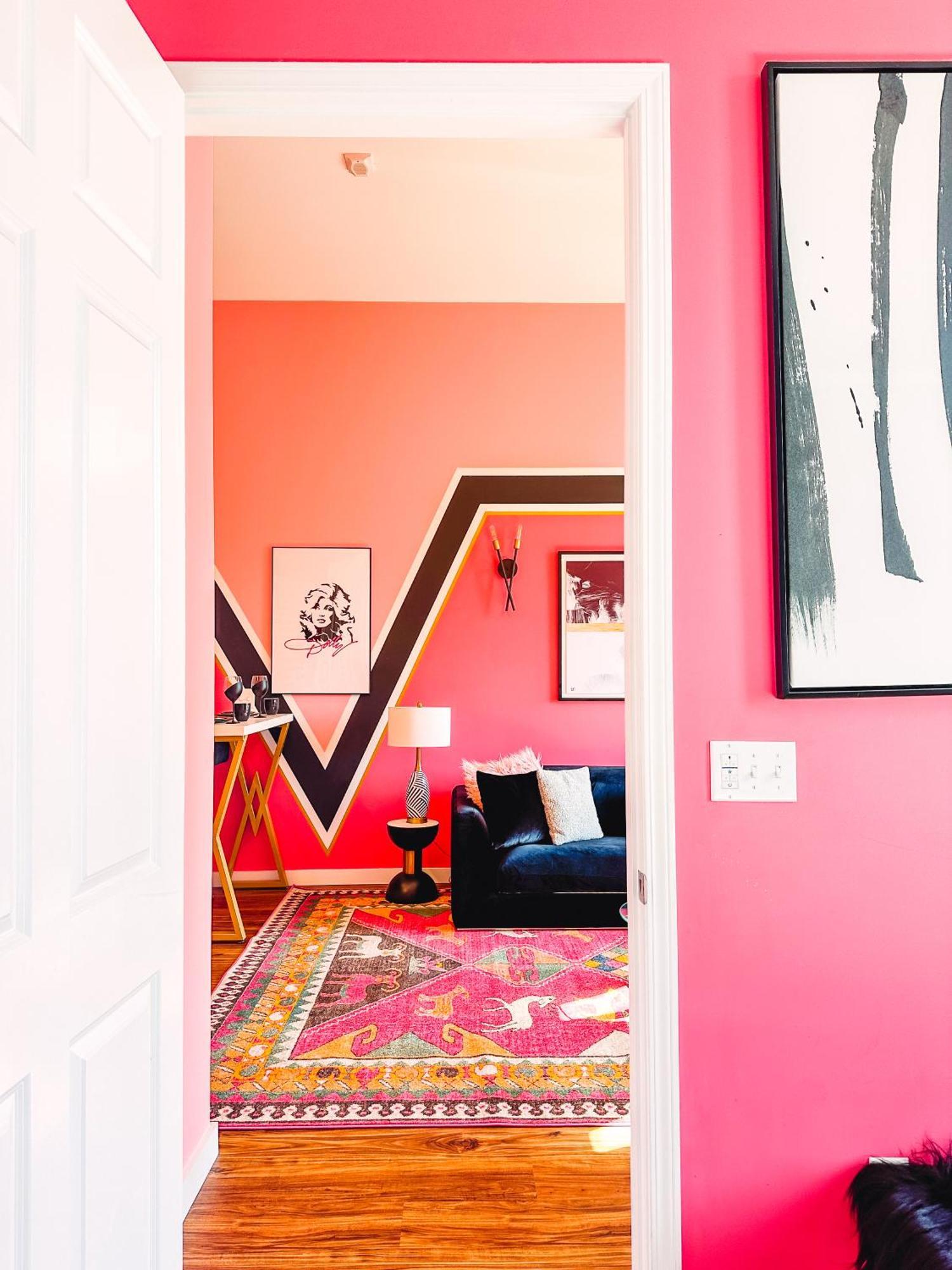 Dolly's Glam Getaway - Glittering Gem Near Broadway Holiday home *