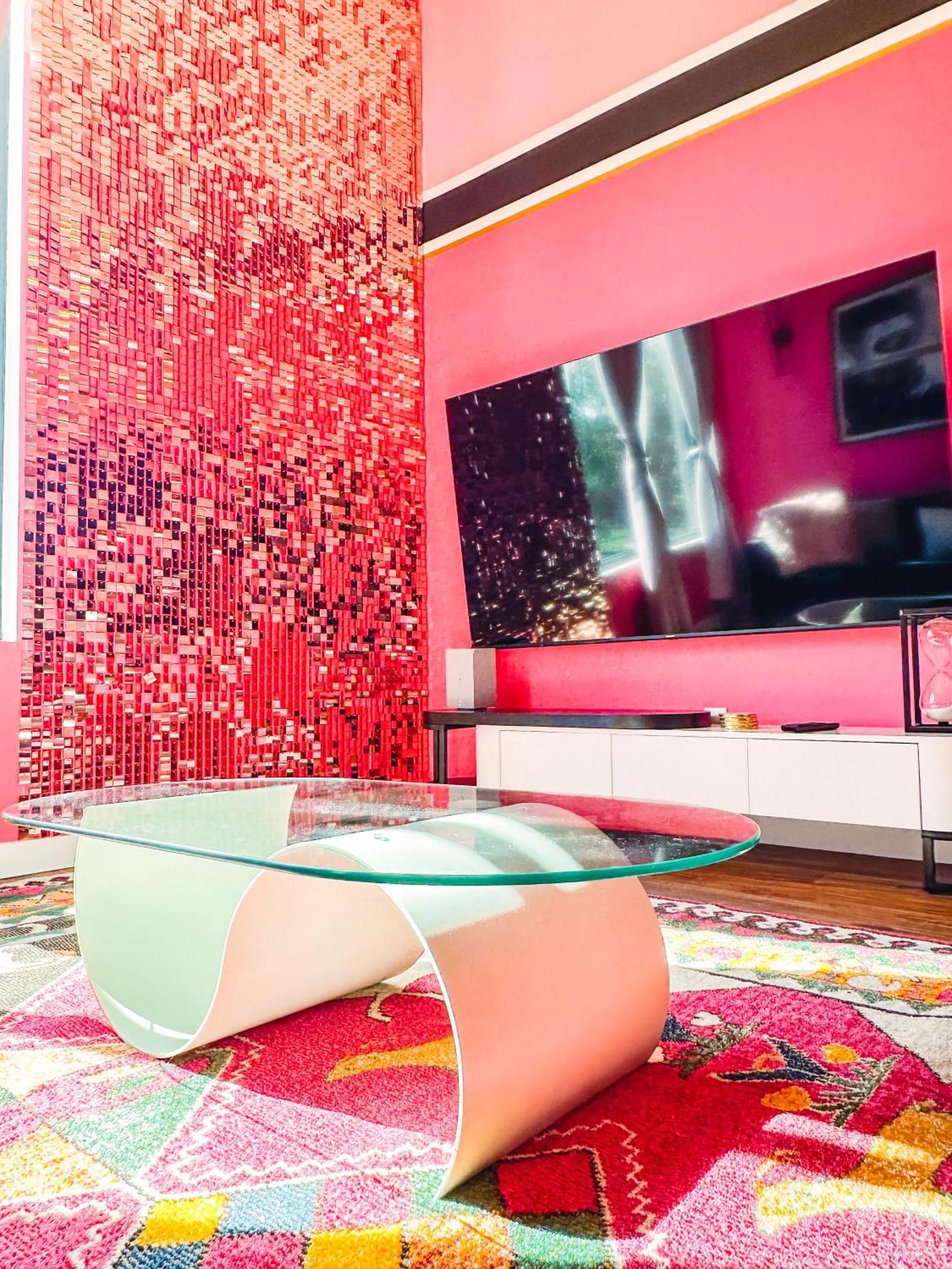 Dolly's Glam Getaway - Glittering Gem Near Broadway Holiday home Nashville