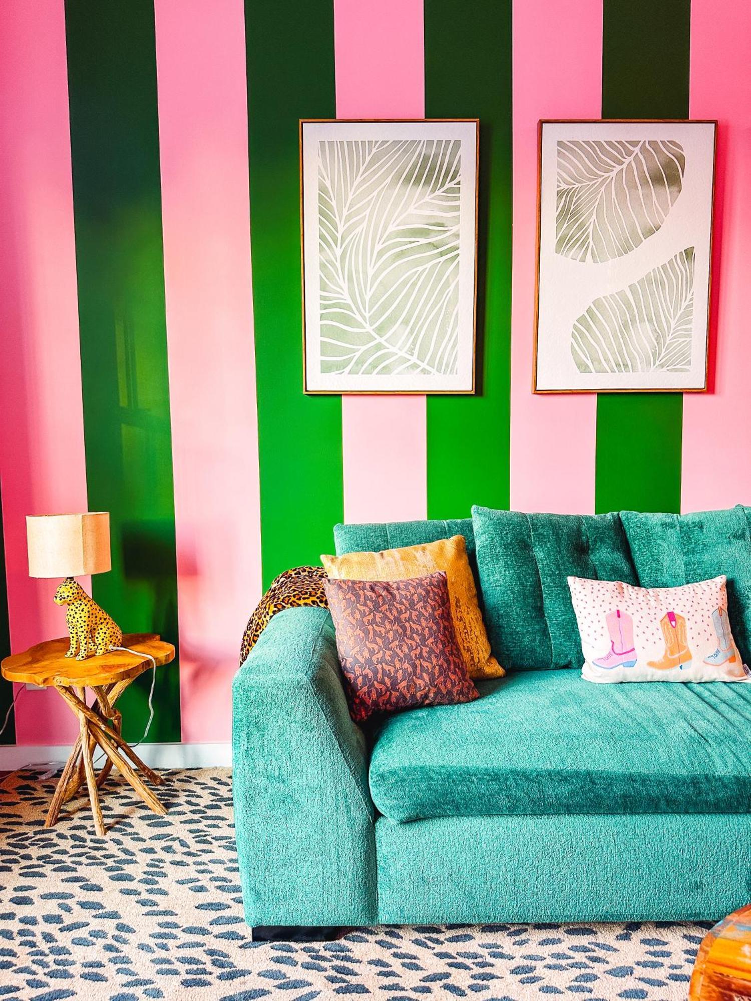 Dreaming With Dolly - Luxe Near Broadway