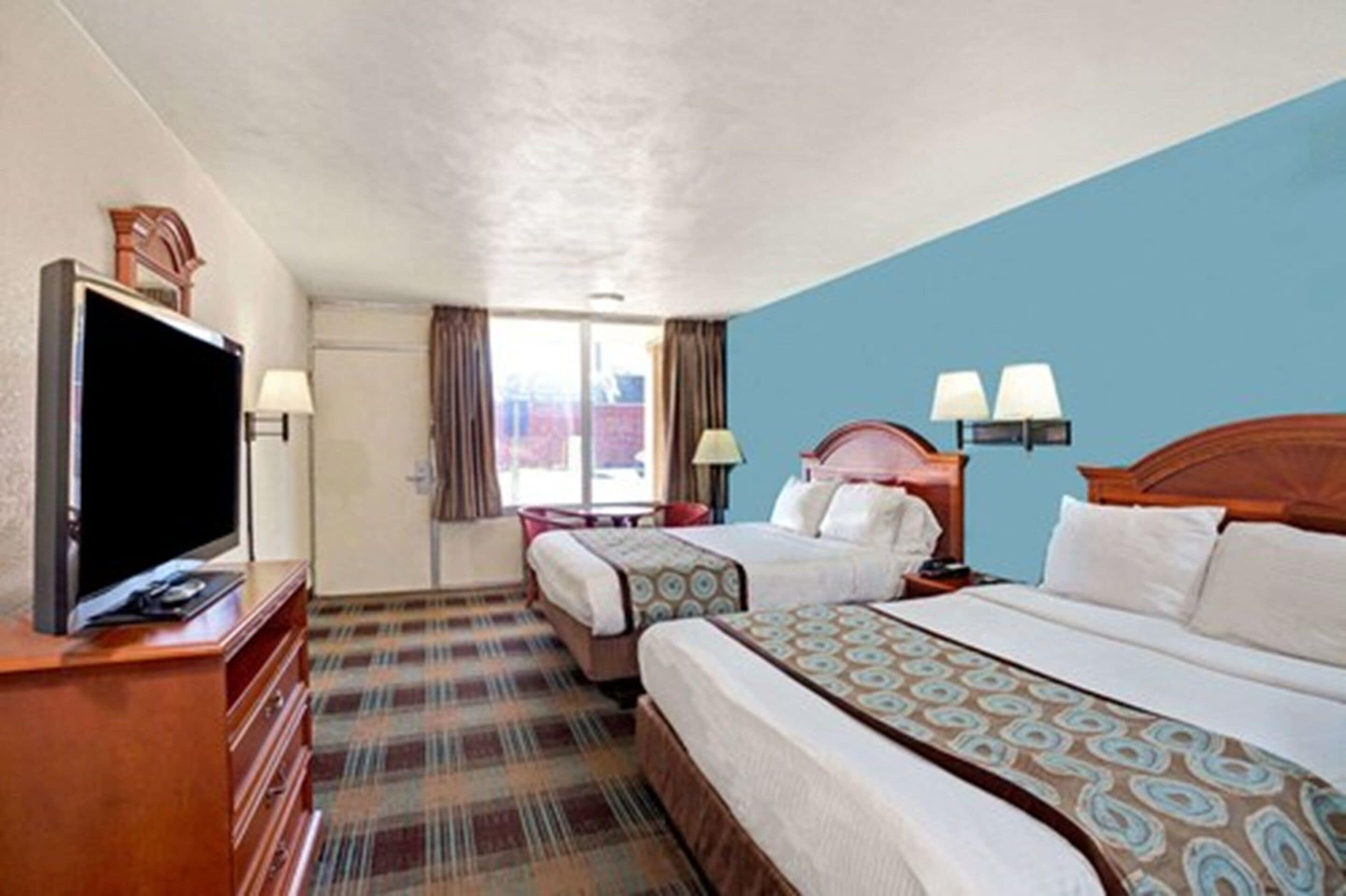 Super 8 By Wyndham Nashville/ Dntn/ Opryland Area Hotel