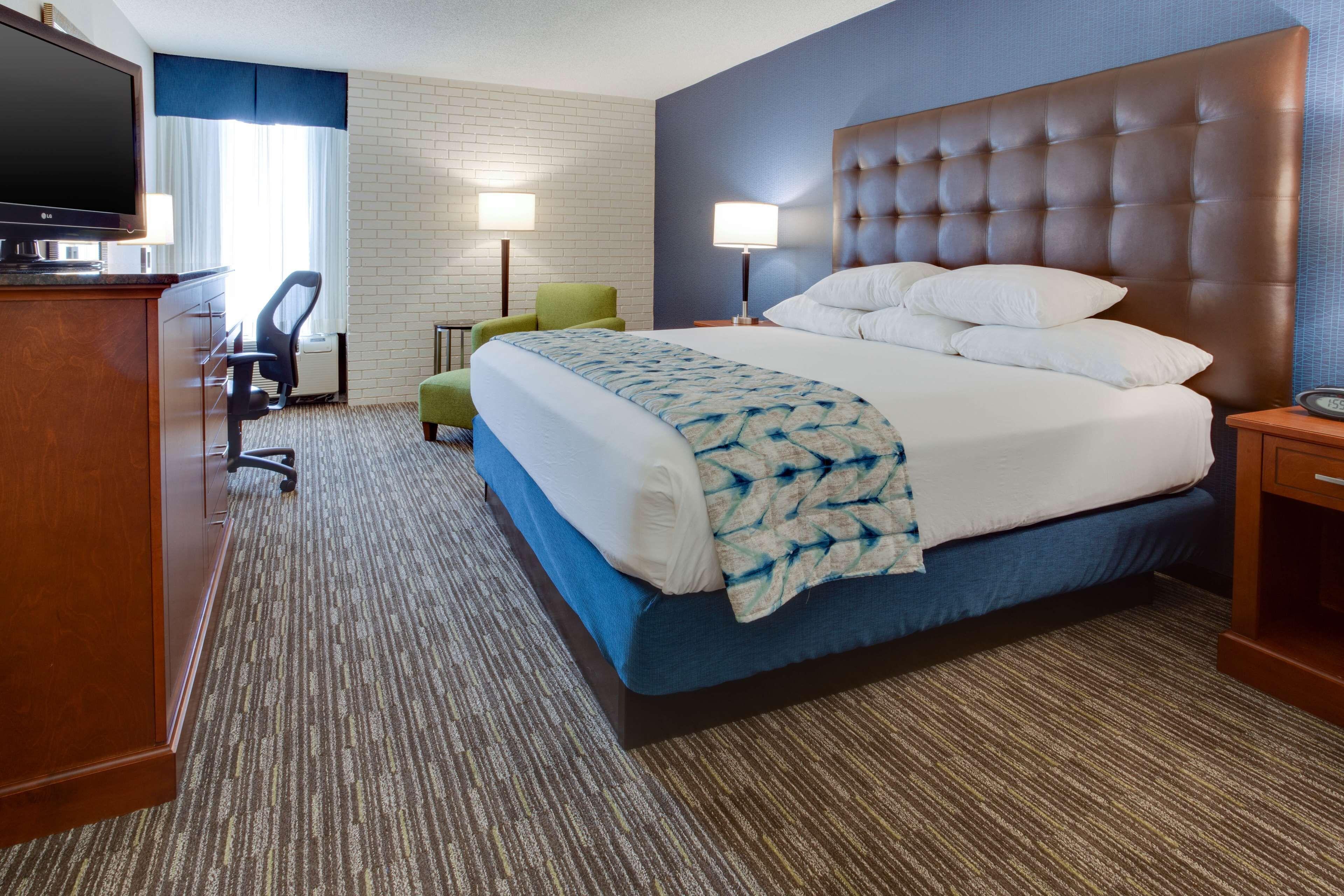 Hotel Drury & Airport Nashville