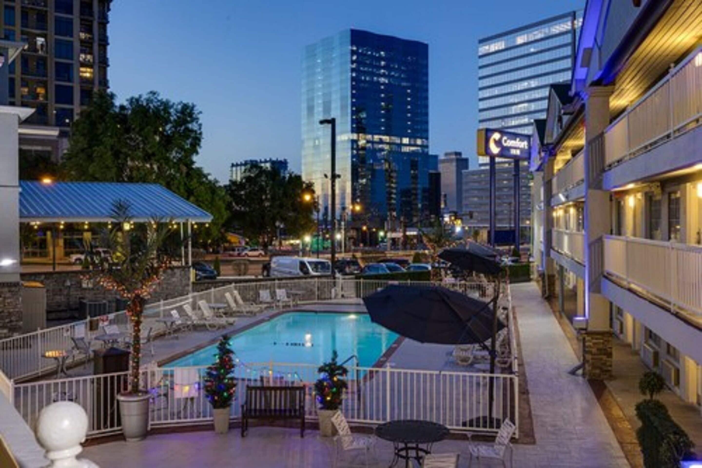 Comfort Downtown - Music Center 4*