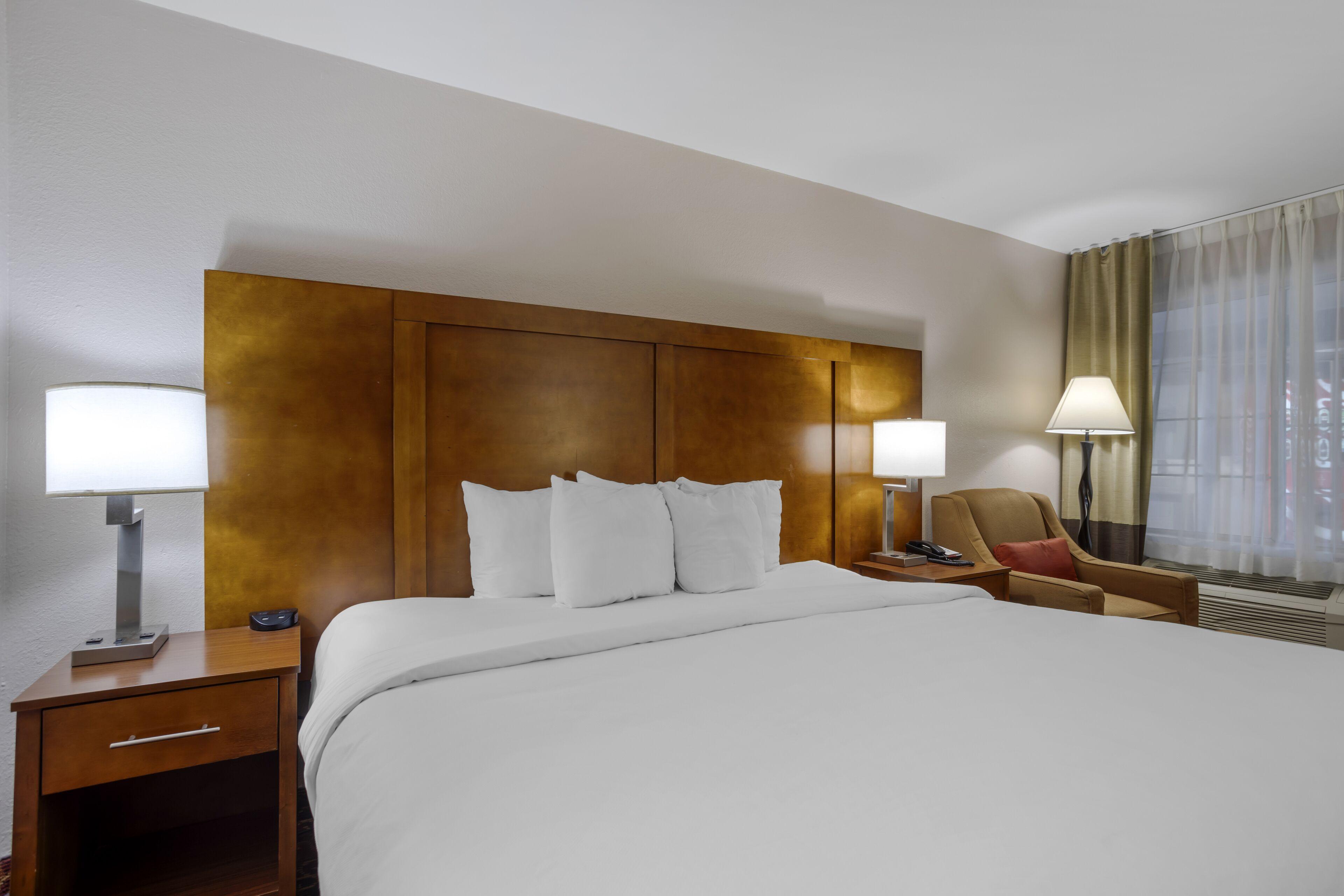 Comfort Downtown - Music Center Inn 4*