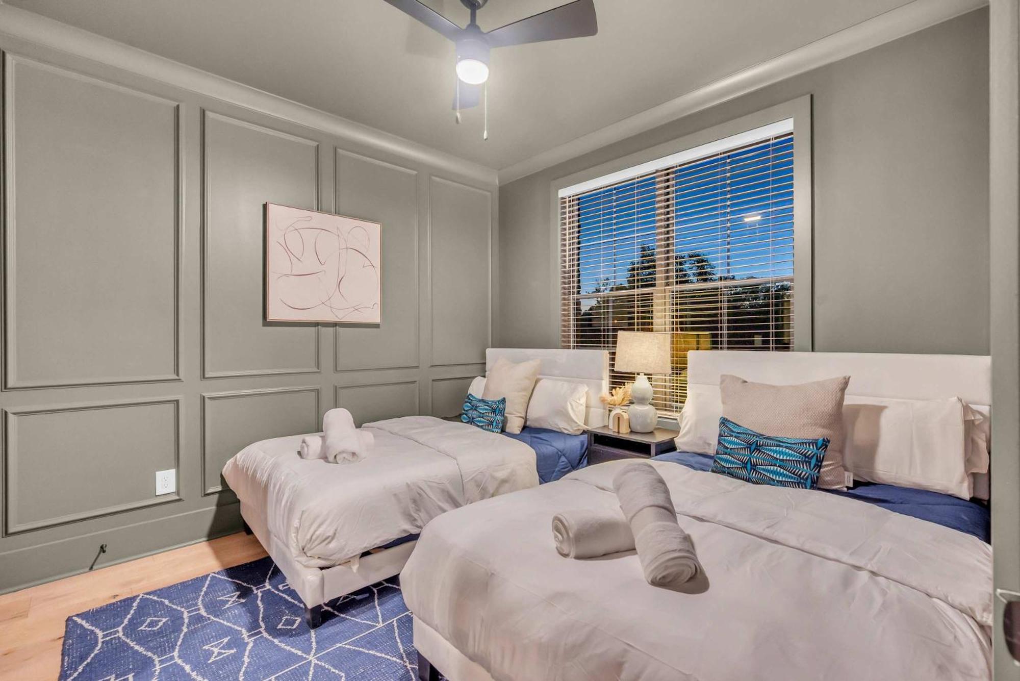 Holiday home New 2 Luxe Townhomes With Rooftops Sleeps 24