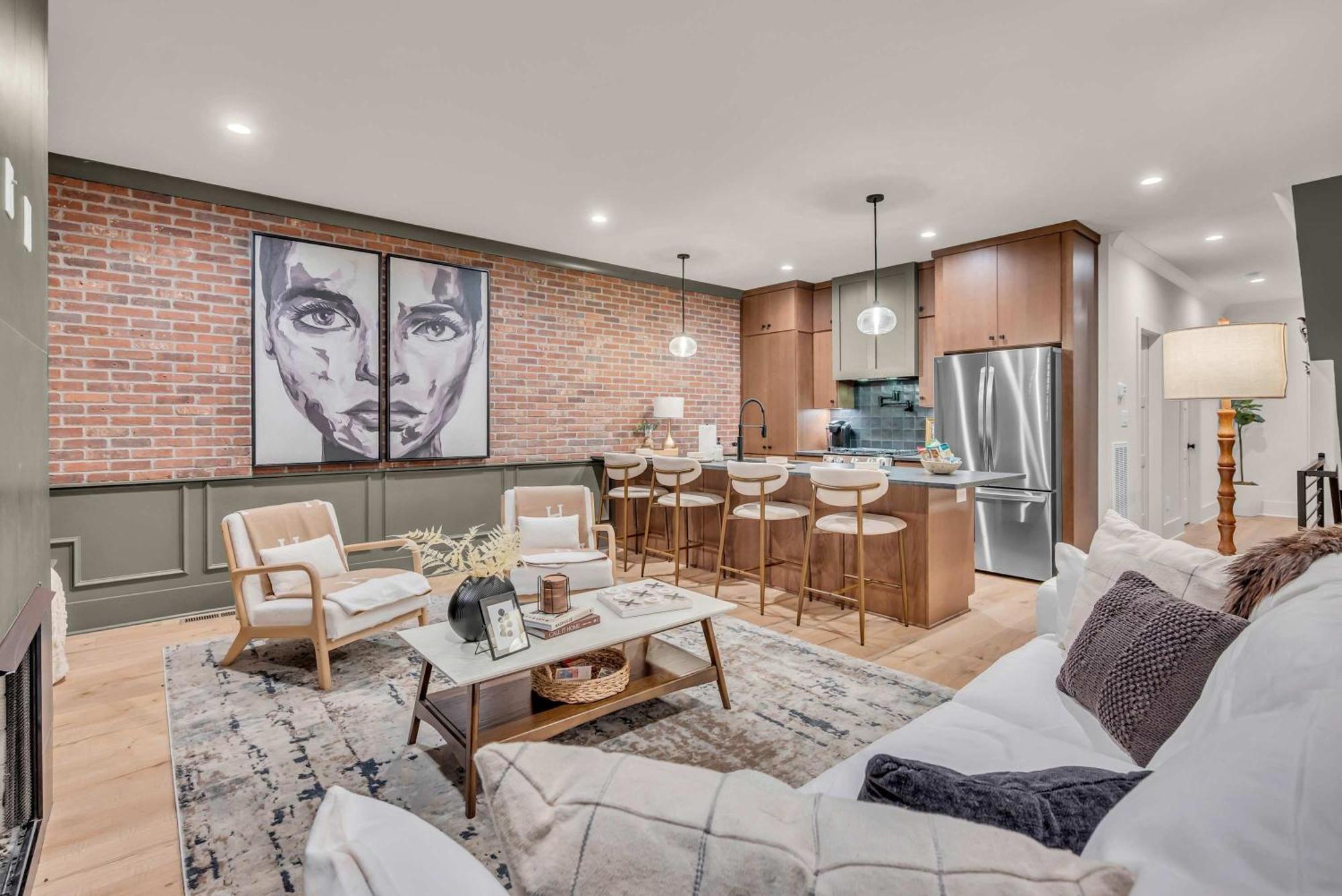 New 2 Luxe Townhomes With Rooftops Sleeps 24 Holiday home