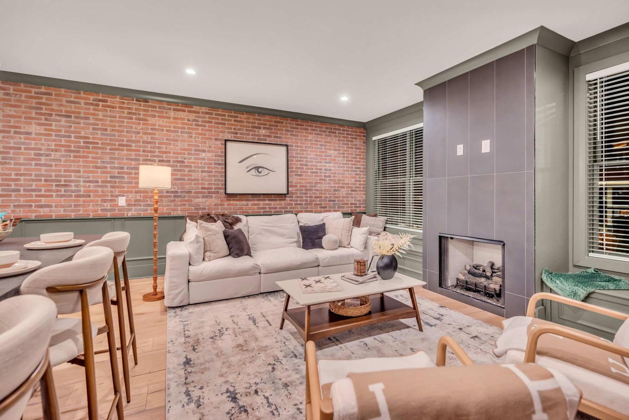 Holiday home New 2 Luxe Townhomes With Rooftops Sleeps 24