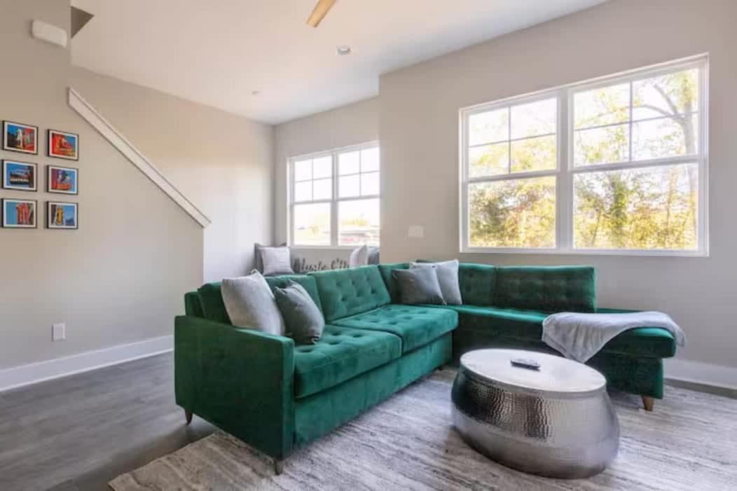 Rooftop Views 4br 4ba 7 Beds Near Broadway