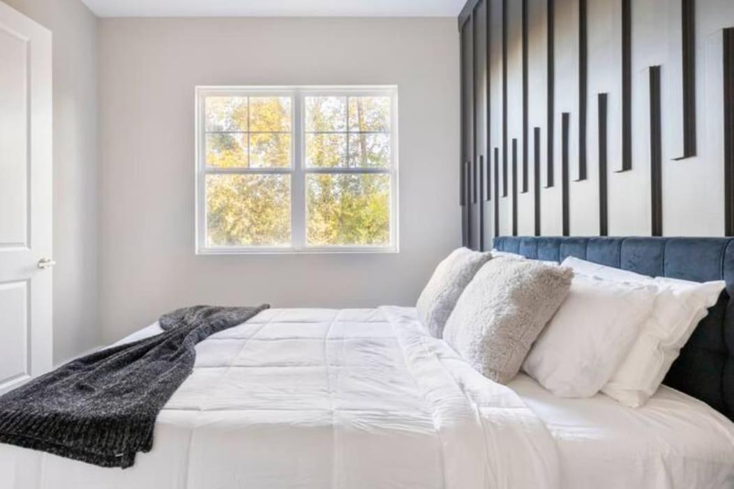 Rooftop Views 4br 4ba 7 Beds Near Broadway