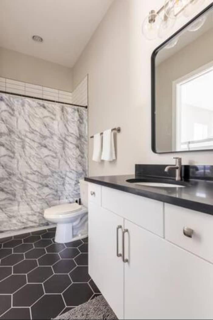 Rooftop Views 4br 4ba 7 Beds Near Broadway *