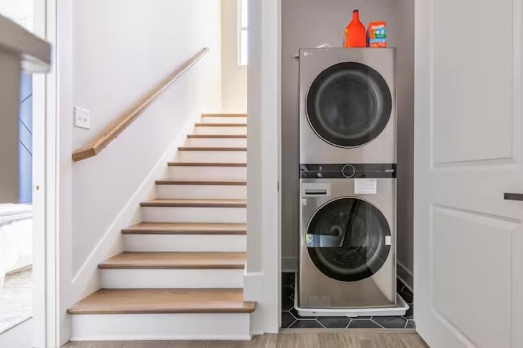 Holiday home Rooftop Views 4br 4ba 7 Beds Near Broadway