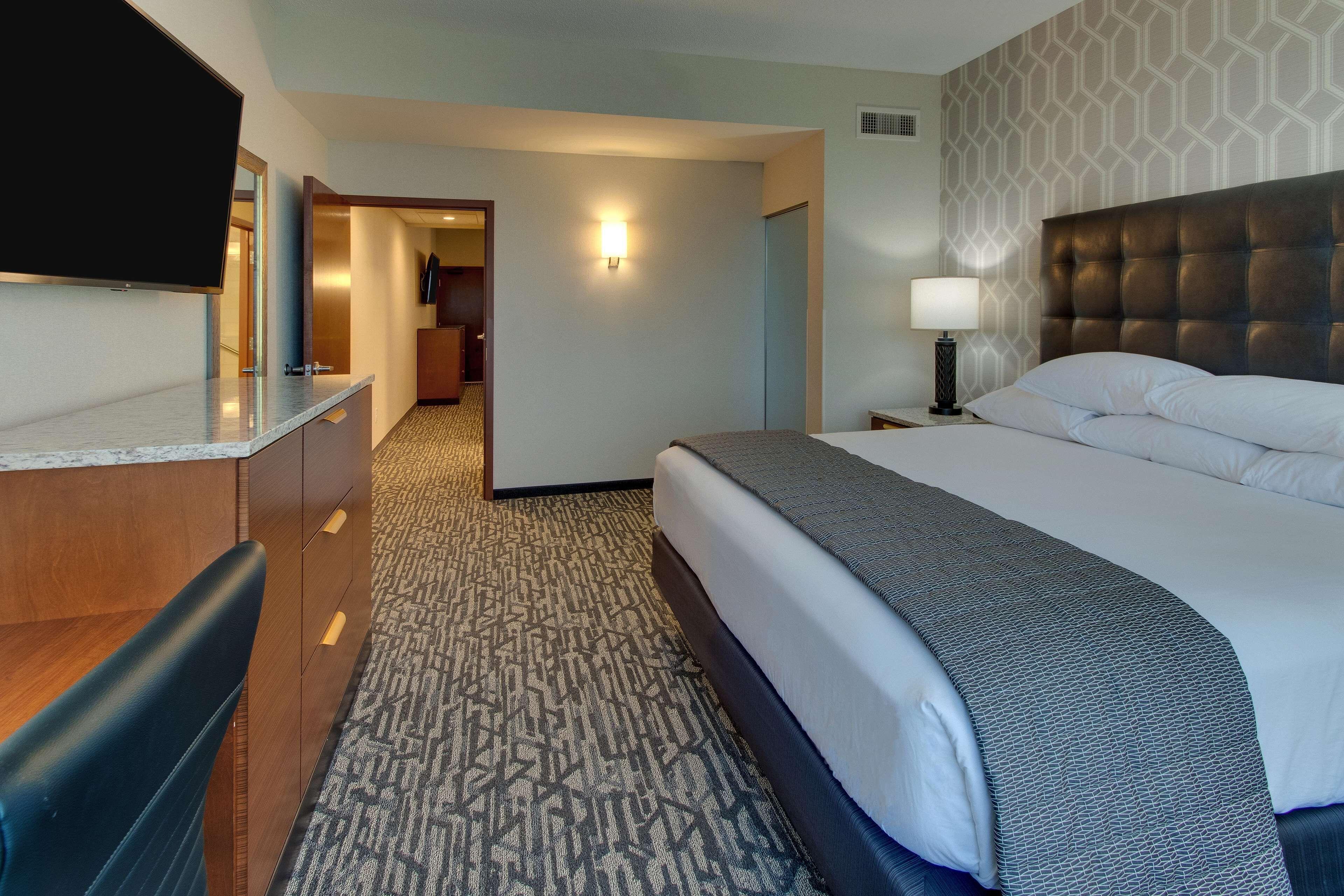 Drury Plaza Downtown 3*