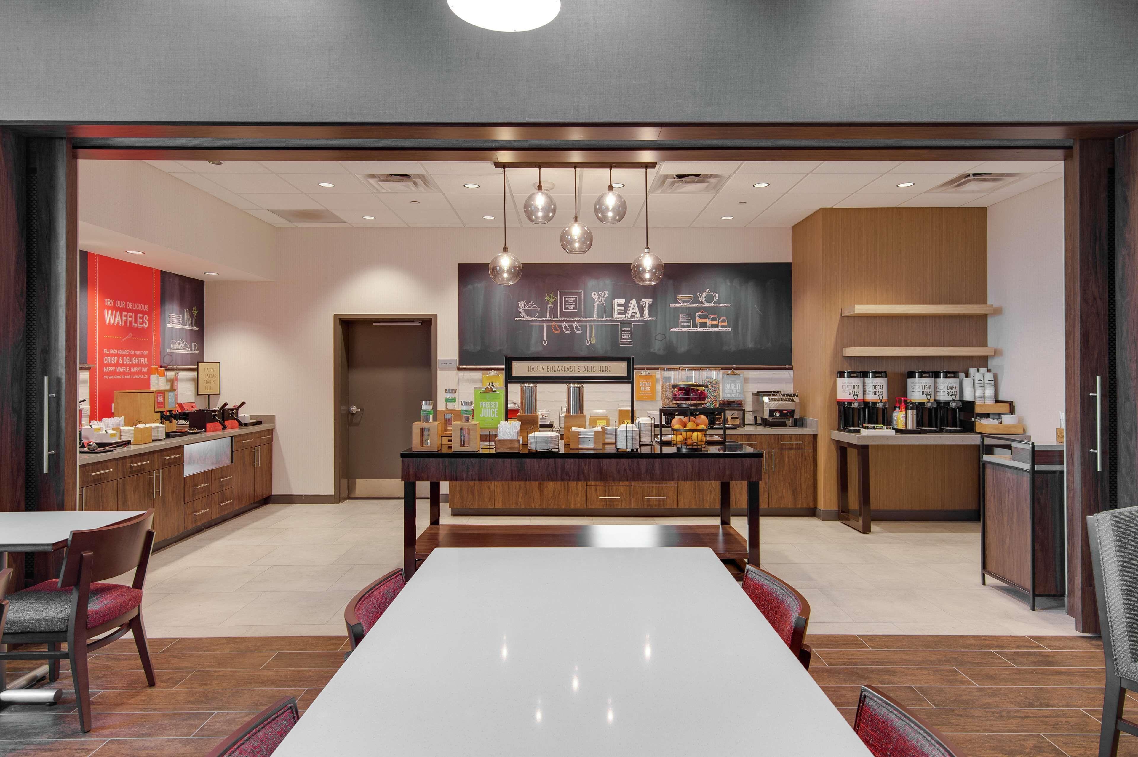 Hampton & By Hilton North Skyline Hotel