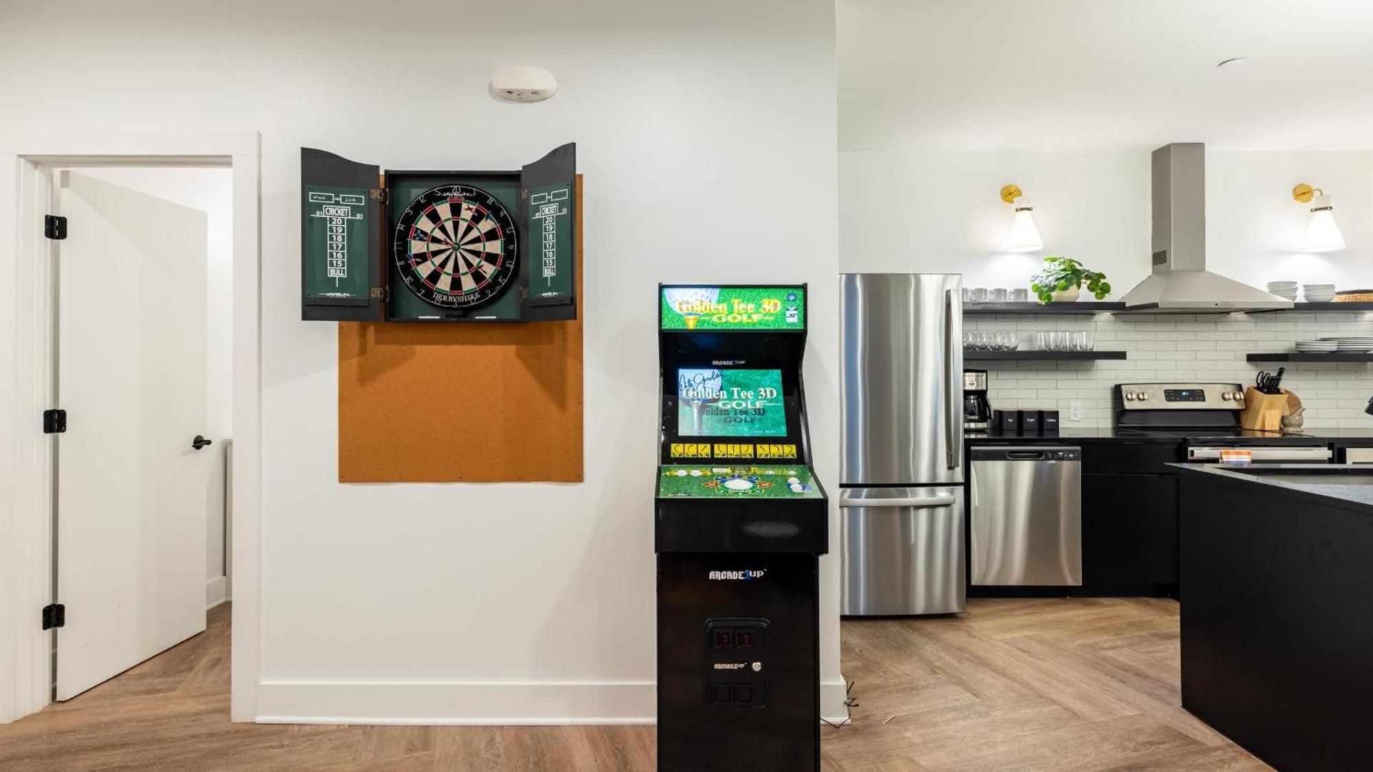 Dual Bachelor Pads W Rooftop Lounge Games Sleeps 26 5 Min To Broadway *