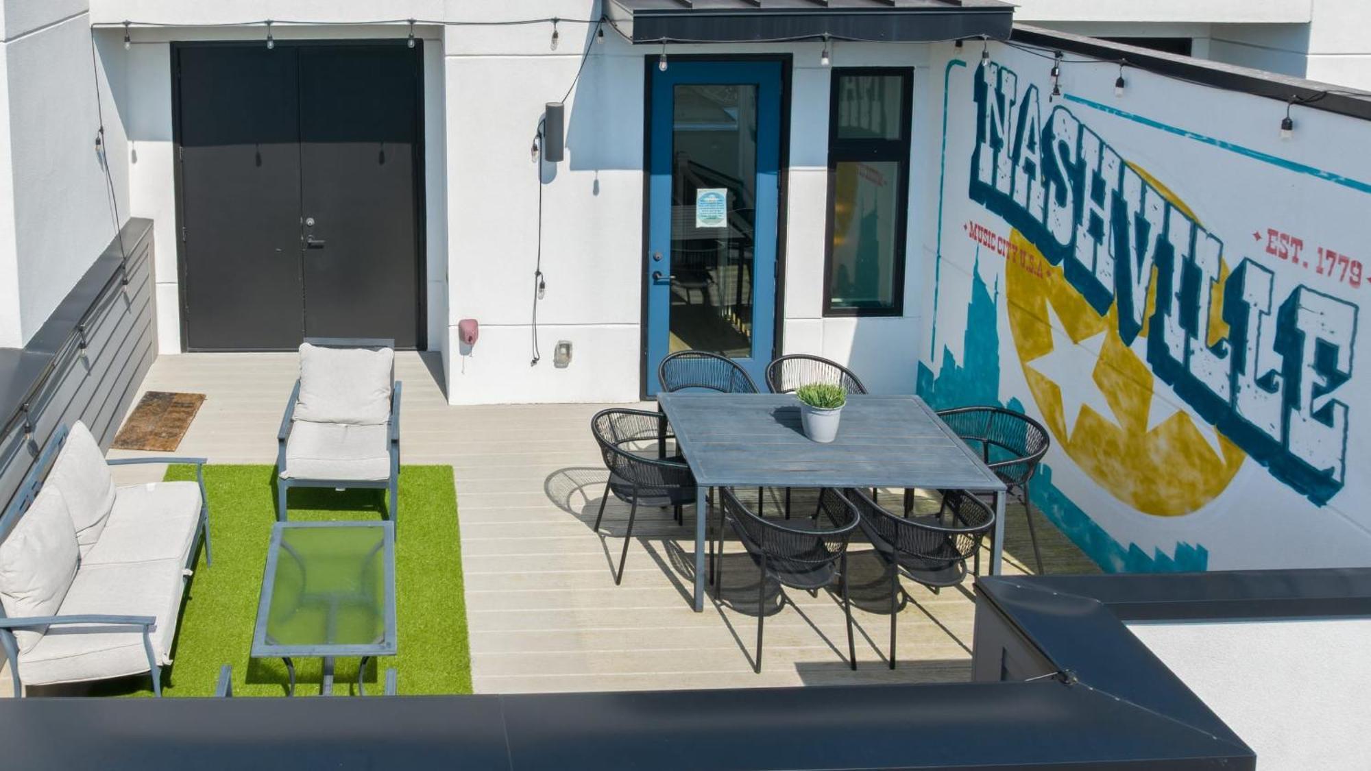 Holiday home Skyline Soundhouse By Avantstay Rooftop Deck Game Near East Broadway