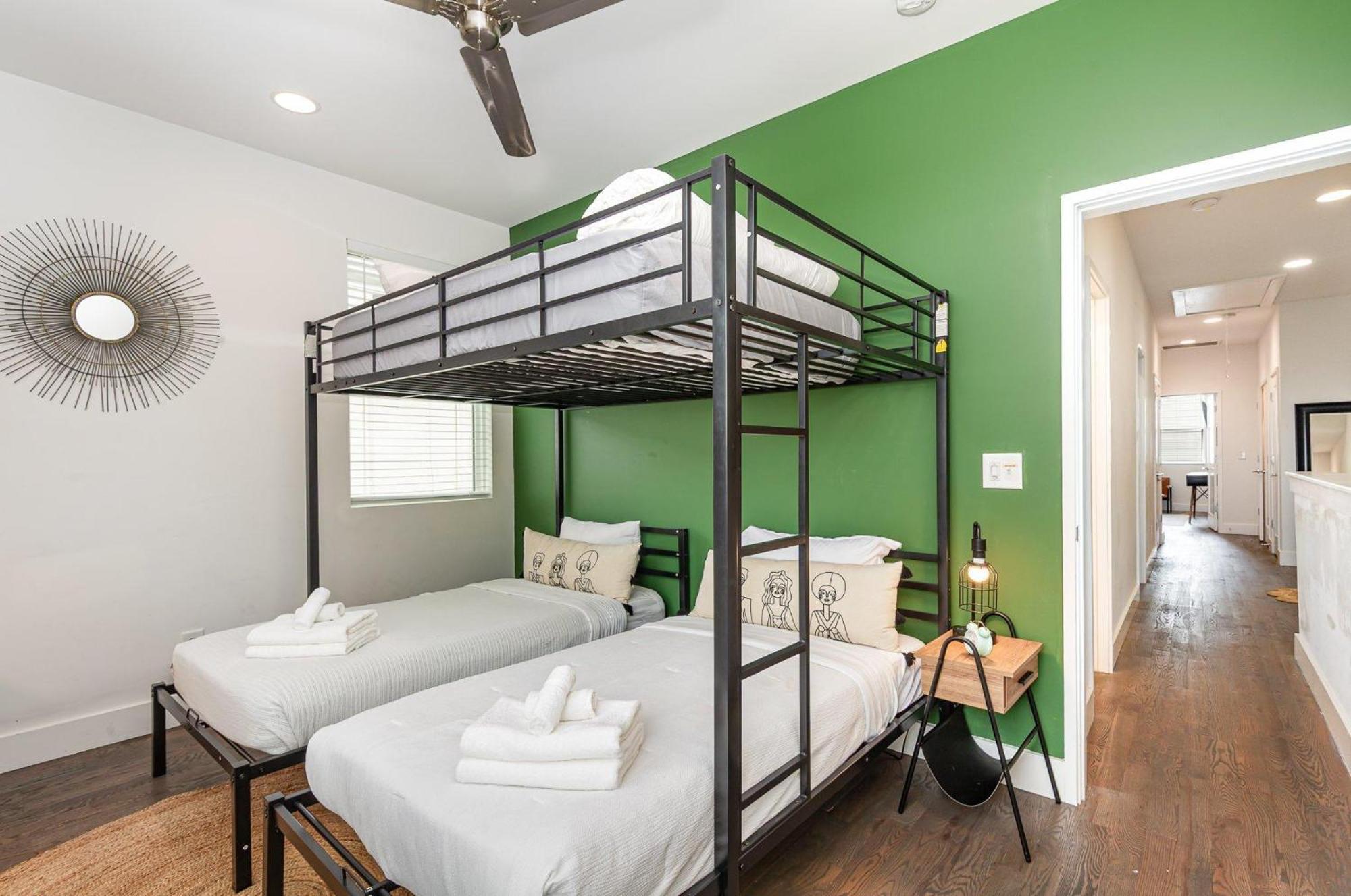 Holiday home Hurst House - 4 Stylish Homes - Mins To Germantown Nashville