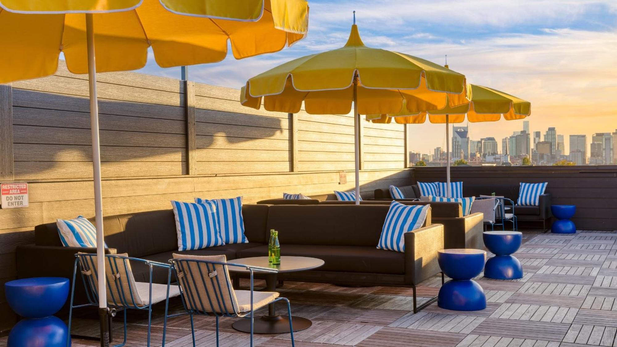 Dual Bachelor Pads W Rooftop Lounge Games Sleeps 26 5 Min To Broadway Holiday home *