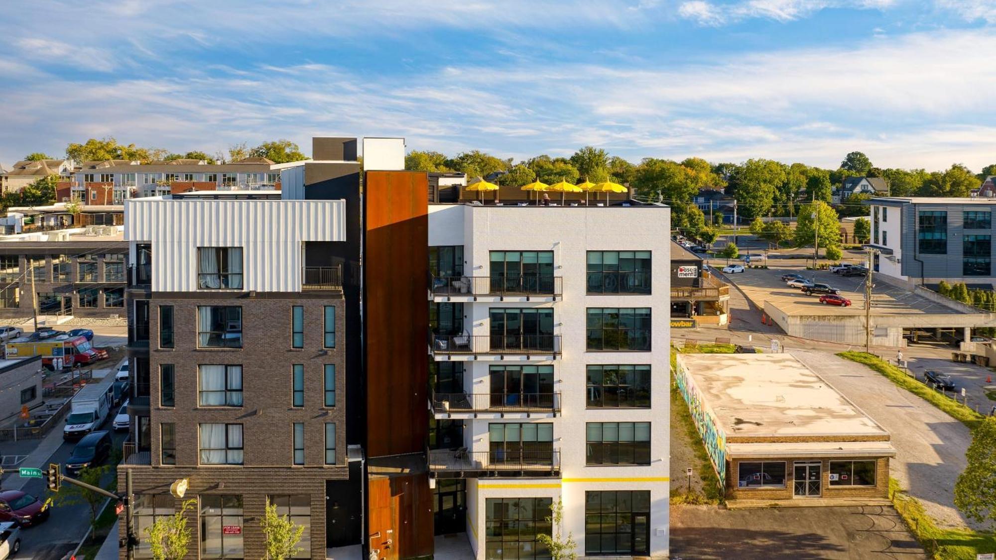 Dual Bachelor Pads W Rooftop Lounge Games Sleeps 26 5 Min To Broadway