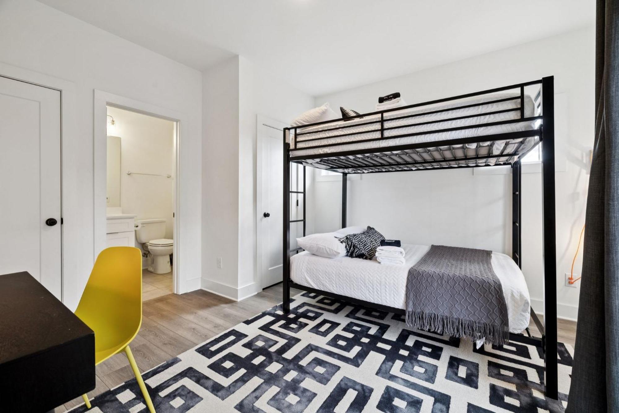 New Nash Modern Luxurious Space W Rooftop Views *