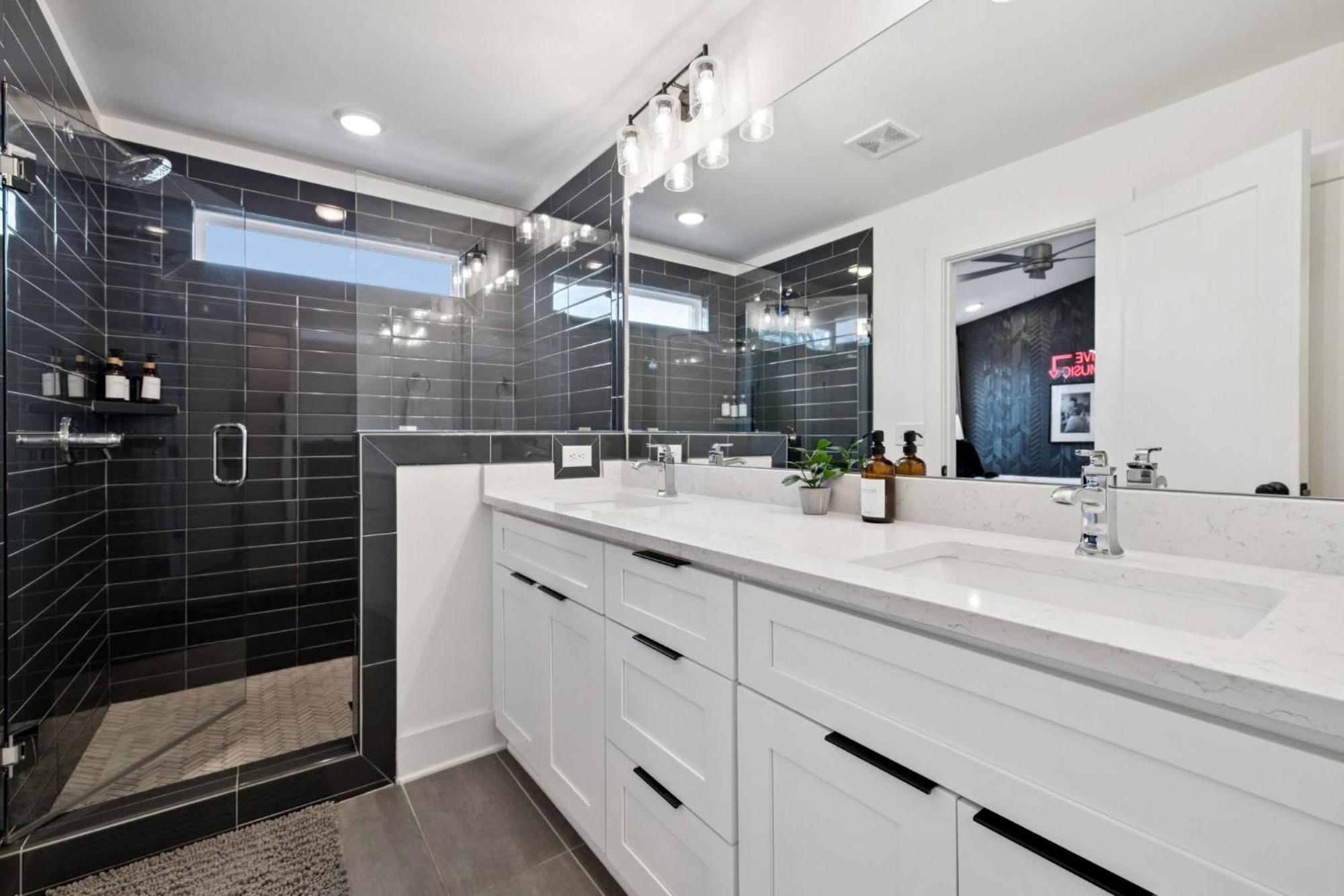 New Nash Modern Luxurious Space W Rooftop Views *