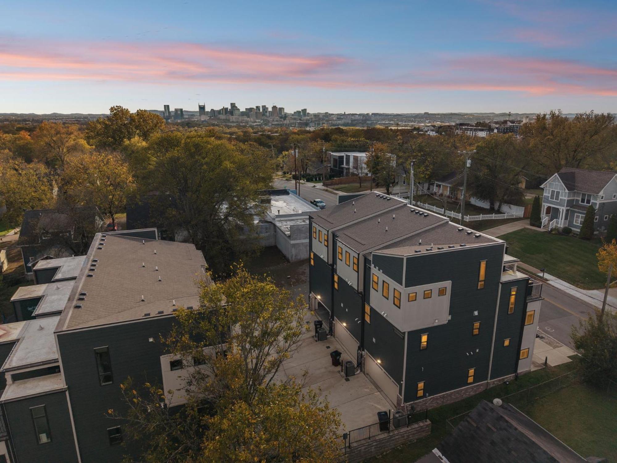 New Nash Modern Luxurious Space W Rooftop Views * Nashville