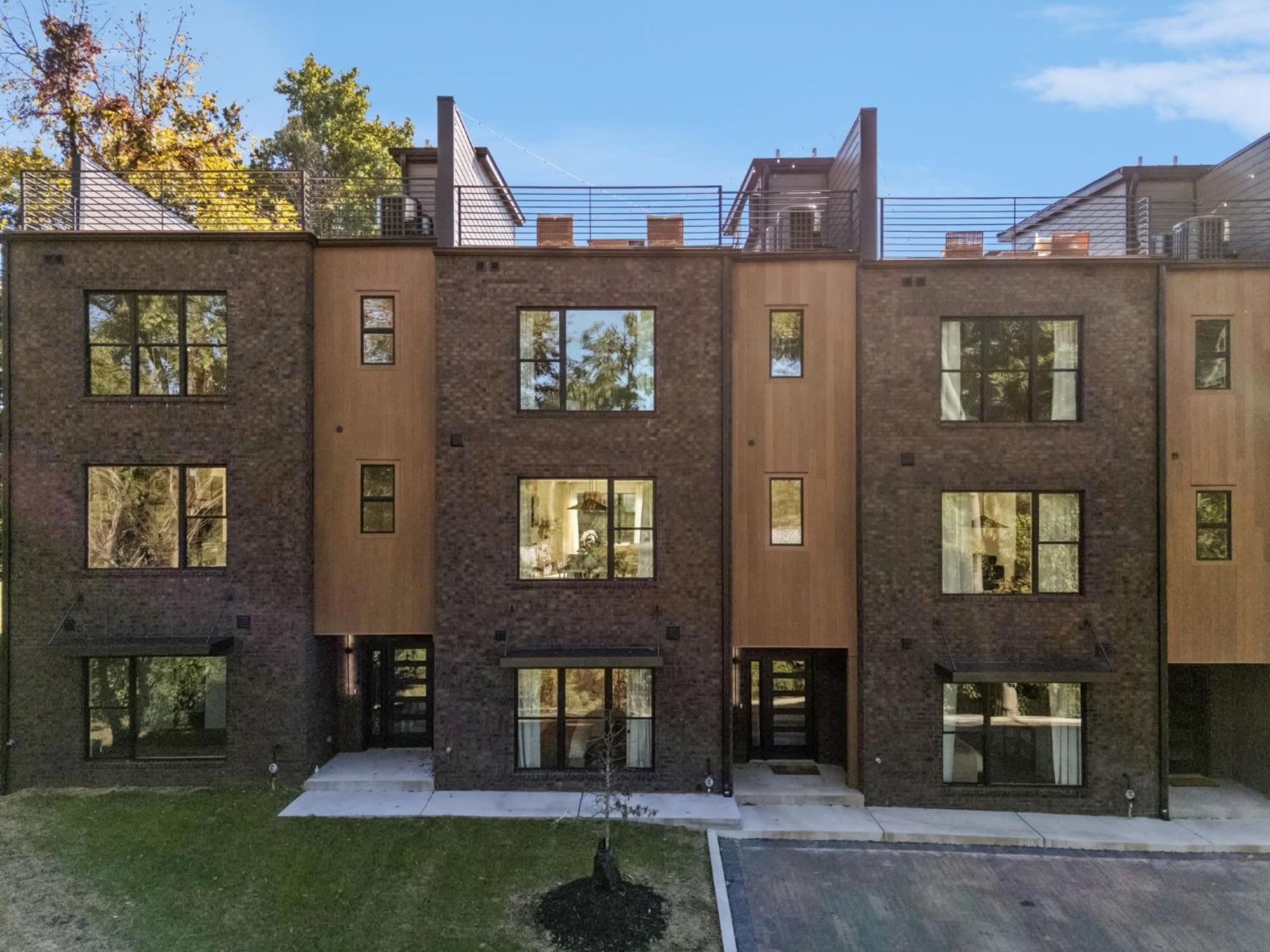 Getaway Rooftop Views & Modern Comfort