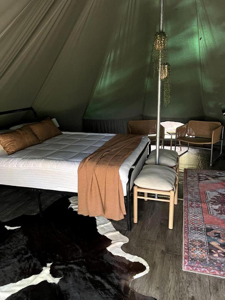 Holiday home Spacious Equipped Bell Tent With Deck, Fire Pit And Picnic Space In Tennessee