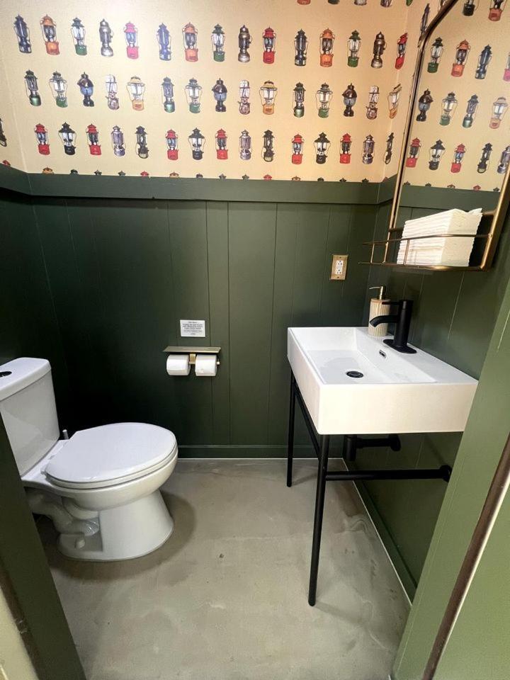 Spacious Equipped Bell Tent With Deck, Fire Pit And Picnic Space In Tennessee * Nashville