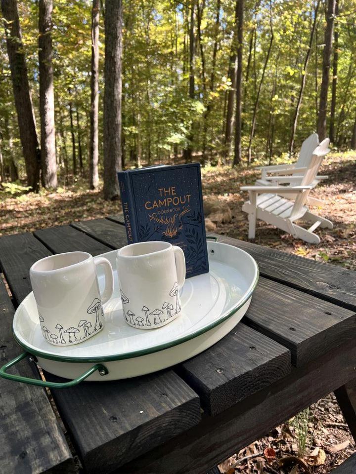 Spacious Equipped Bell Tent With Deck, Fire Pit And Picnic Space In Tennessee * Nashville