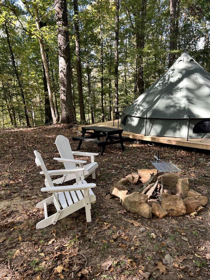 Spacious Equipped Bell Tent With Deck, Fire Pit And Picnic Space In Tennessee Nashville