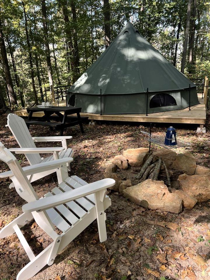 Spacious Equipped Bell Tent With Deck, Fire Pit And Picnic Space In Tennessee Holiday home Nashville