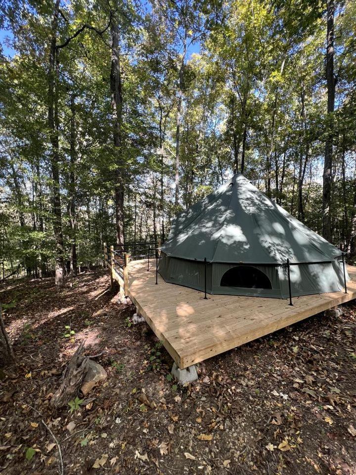 Spacious Equipped Bell Tent With Deck, Fire Pit And Picnic Space In Tennessee Holiday home Nashville