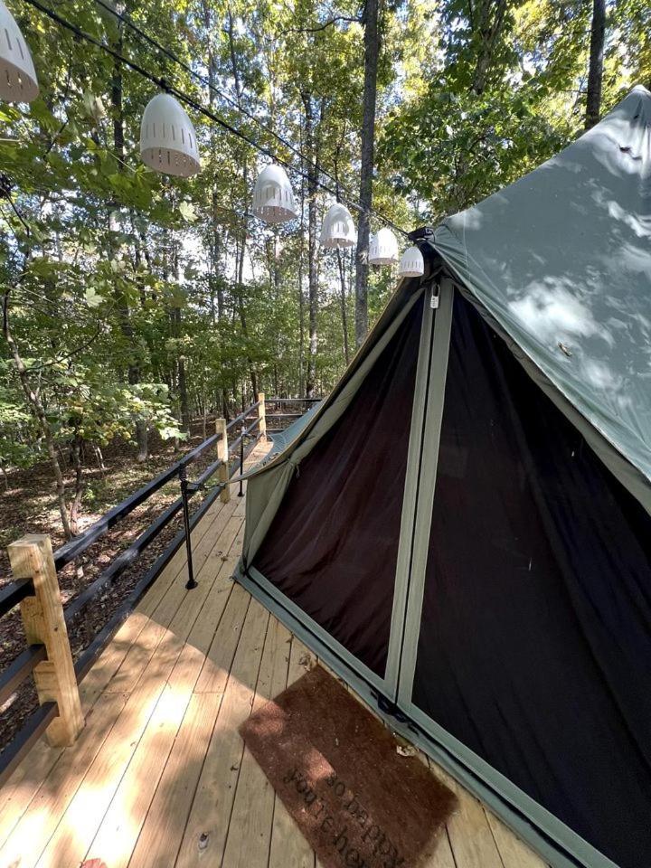 Spacious Equipped Bell Tent With Deck, Fire Pit And Picnic Space In Tennessee