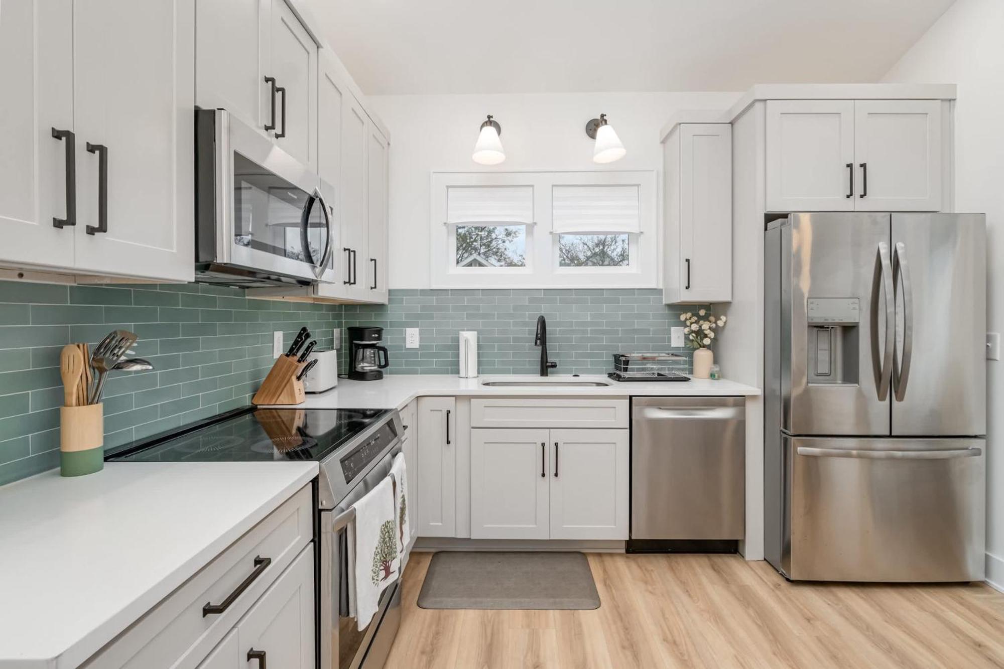 Modern 12 South Loft Walk To Shops Eats & Coffee Apartment