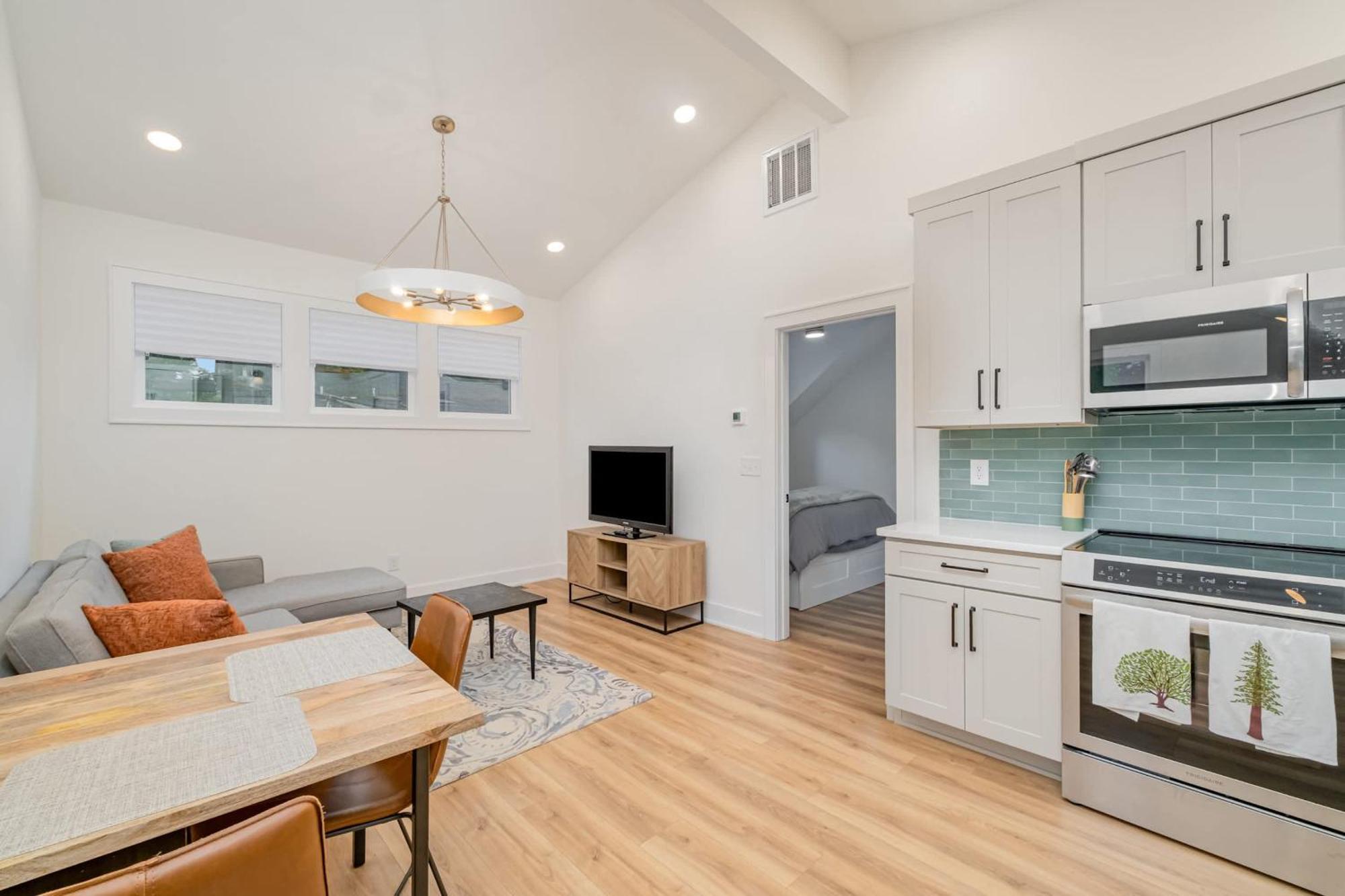 Apartment Modern 12 South Loft Walk To Shops Eats & Coffee *