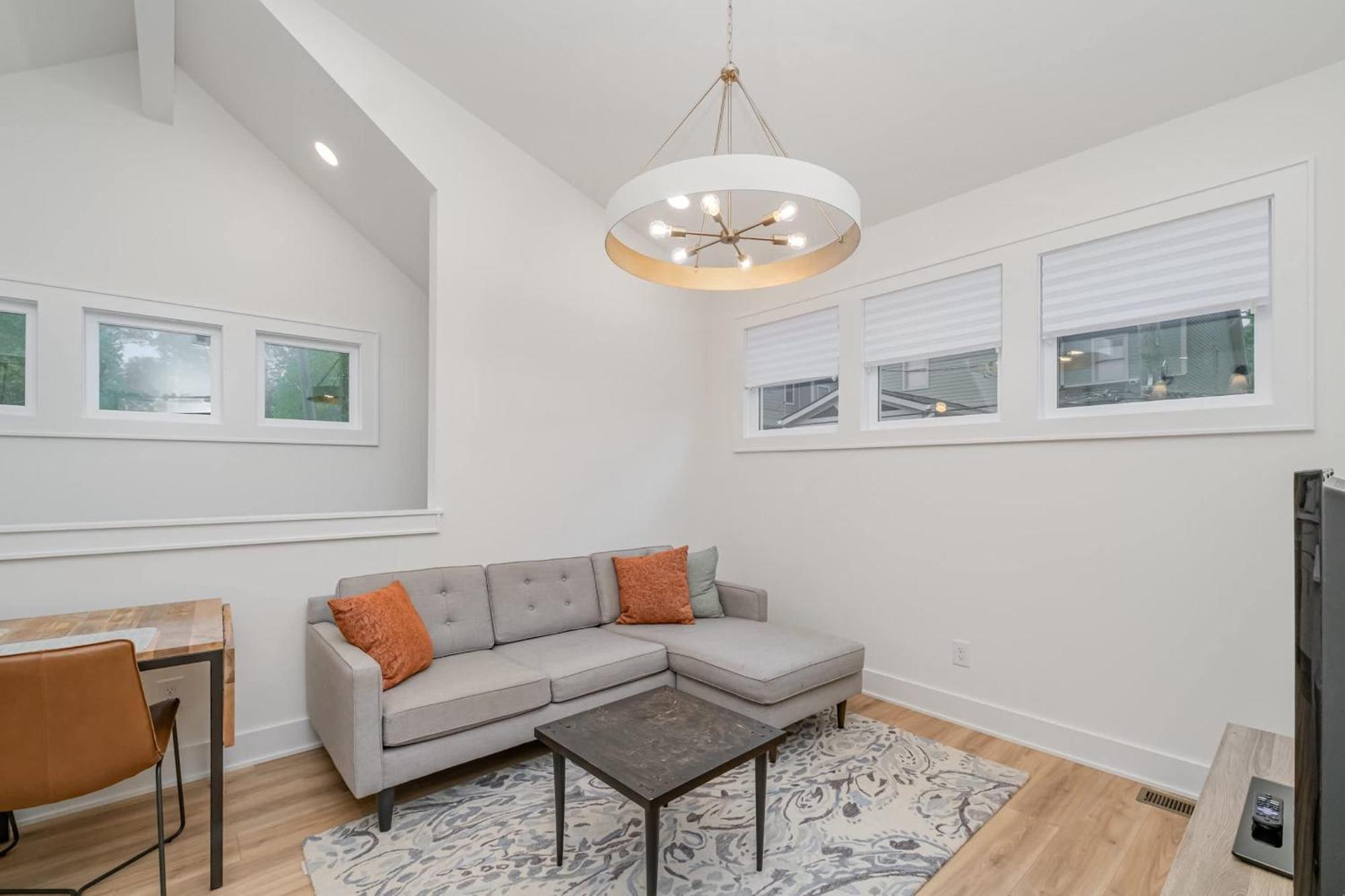 Apartment Modern 12 South Loft Walk To Shops Eats & Coffee *