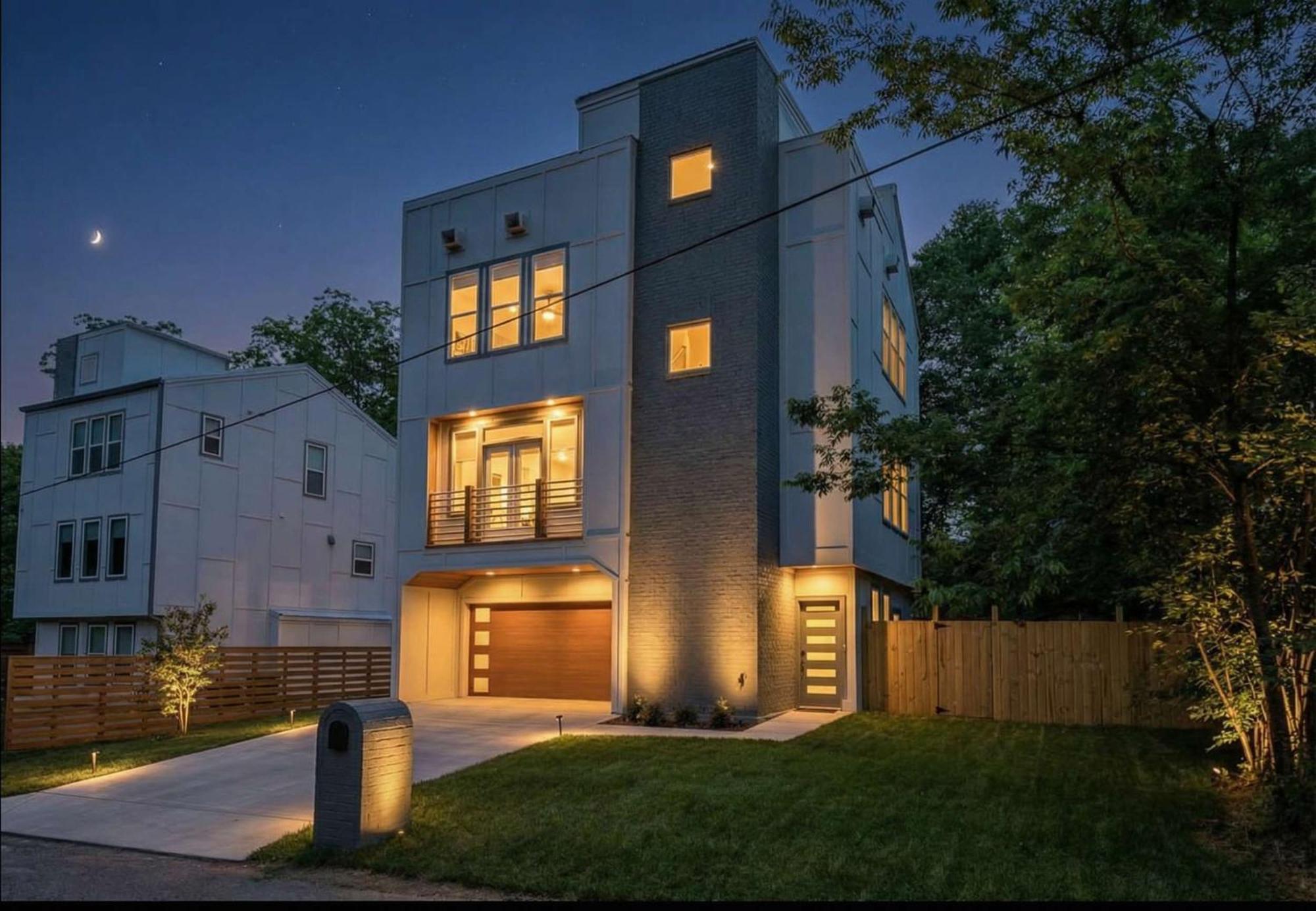 Lux East Nash-hot Tub & Rooftop Patio