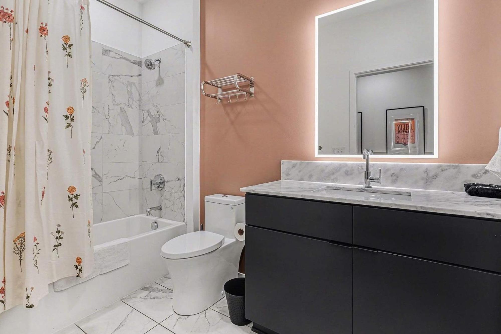 Modern 2 Bdr W River View Balcony Walk To Dt * Nashville