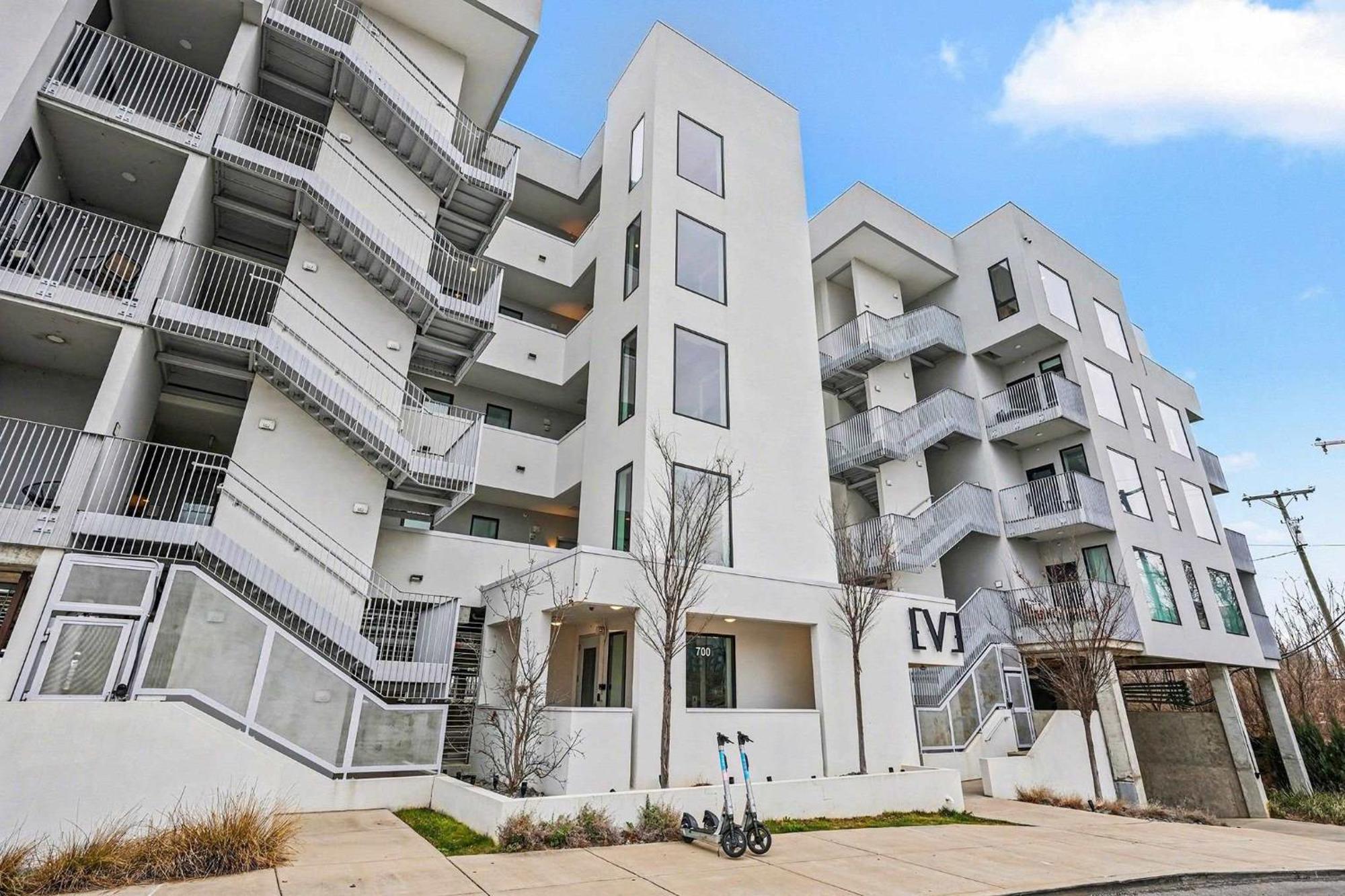 Modern 2 Bdr W River View Balcony Walk To Dt