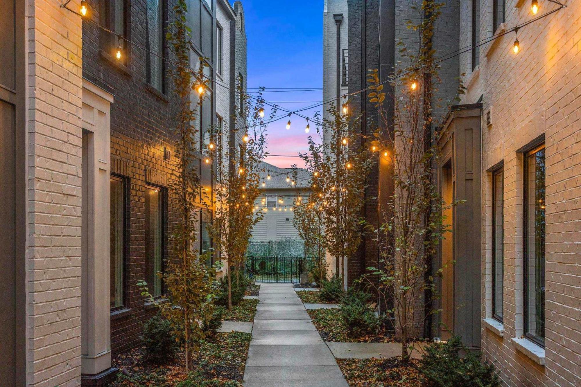 Fantastic Elegance Rooftop Views Of *