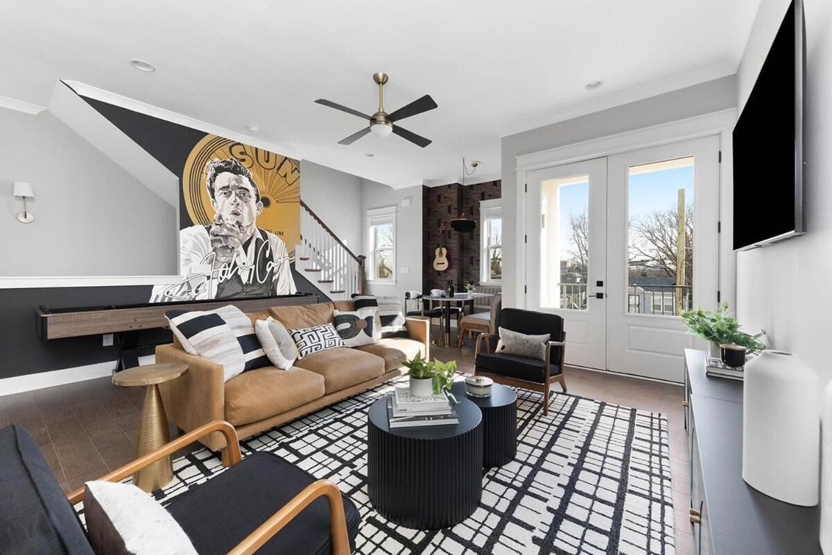 The Outlaw Oasis * Nashville