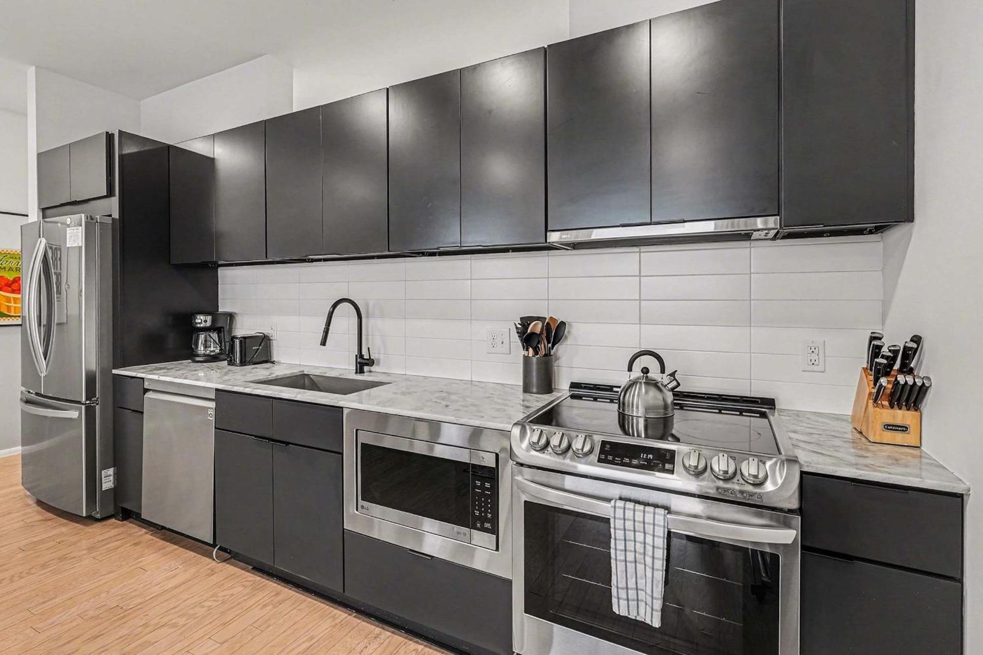 Modern 2 Bdr W River View Balcony Walk To Dt * Nashville